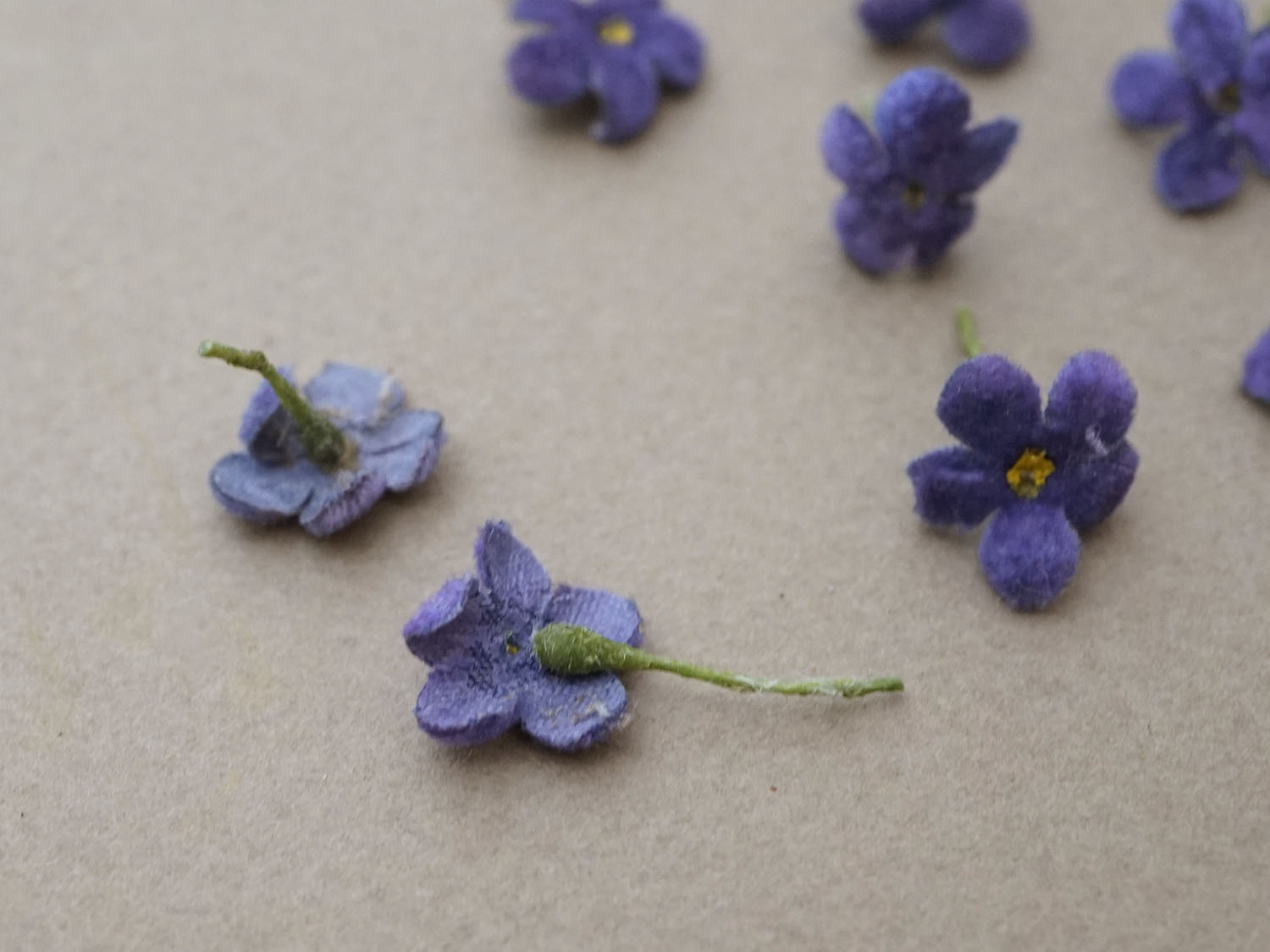 画像4: アンティーク 勿忘草の小さな布花 青紫 9ピースのセット 約13mm (4)