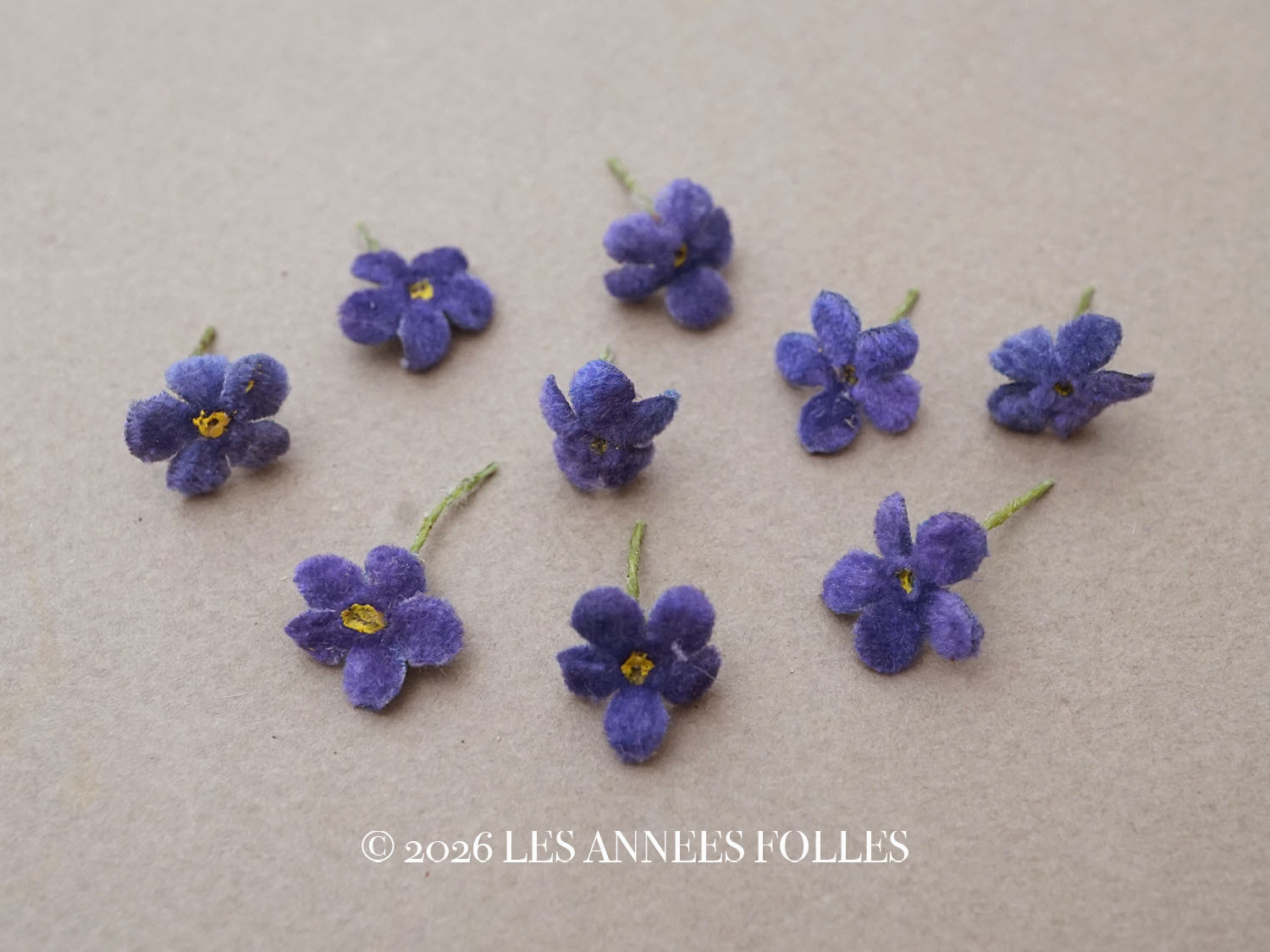 画像1: アンティーク 勿忘草の小さな布花 青紫 9ピースのセット 約13mm (1)