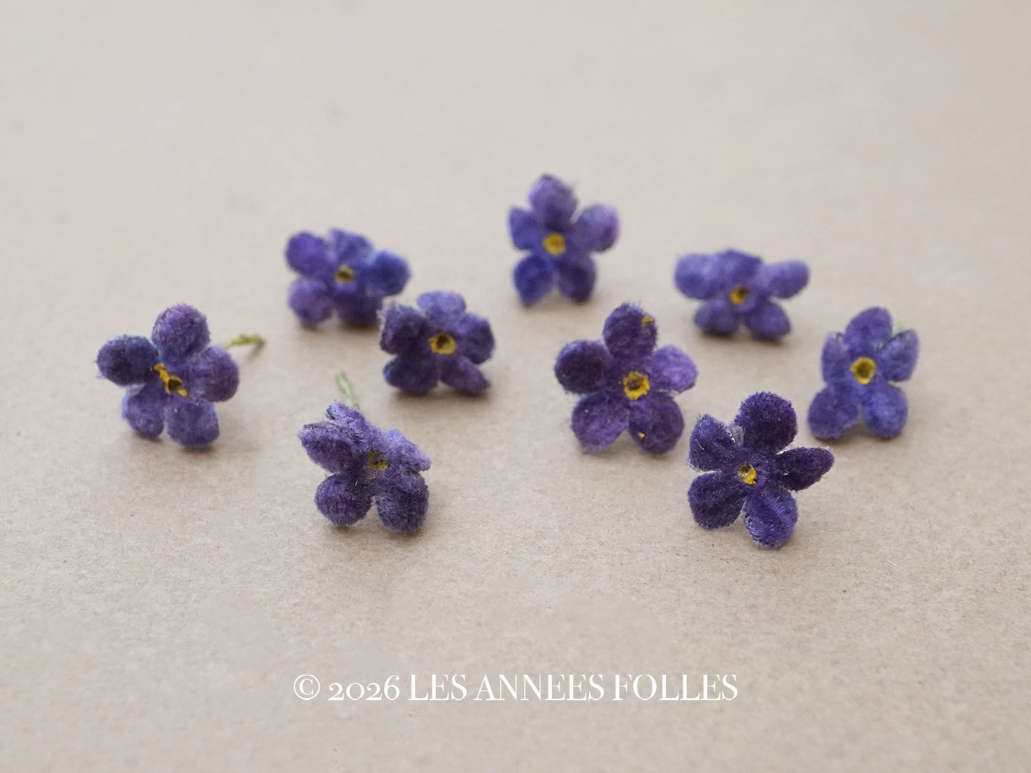 画像1: アンティーク 勿忘草の小さな布花 紫 9ピースのセット 約13mm (1)