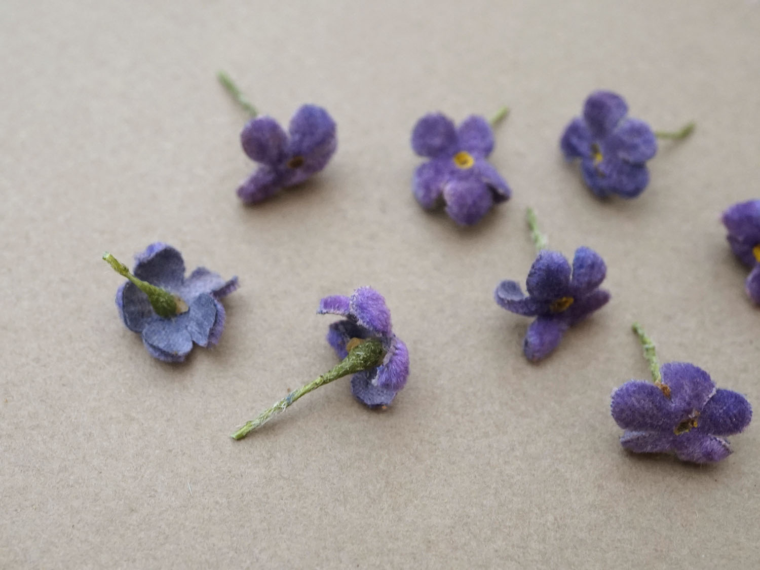 画像4: アンティーク 勿忘草の小さな布花 ラヴェンダー色 9ピースのセット 約13mm (4)