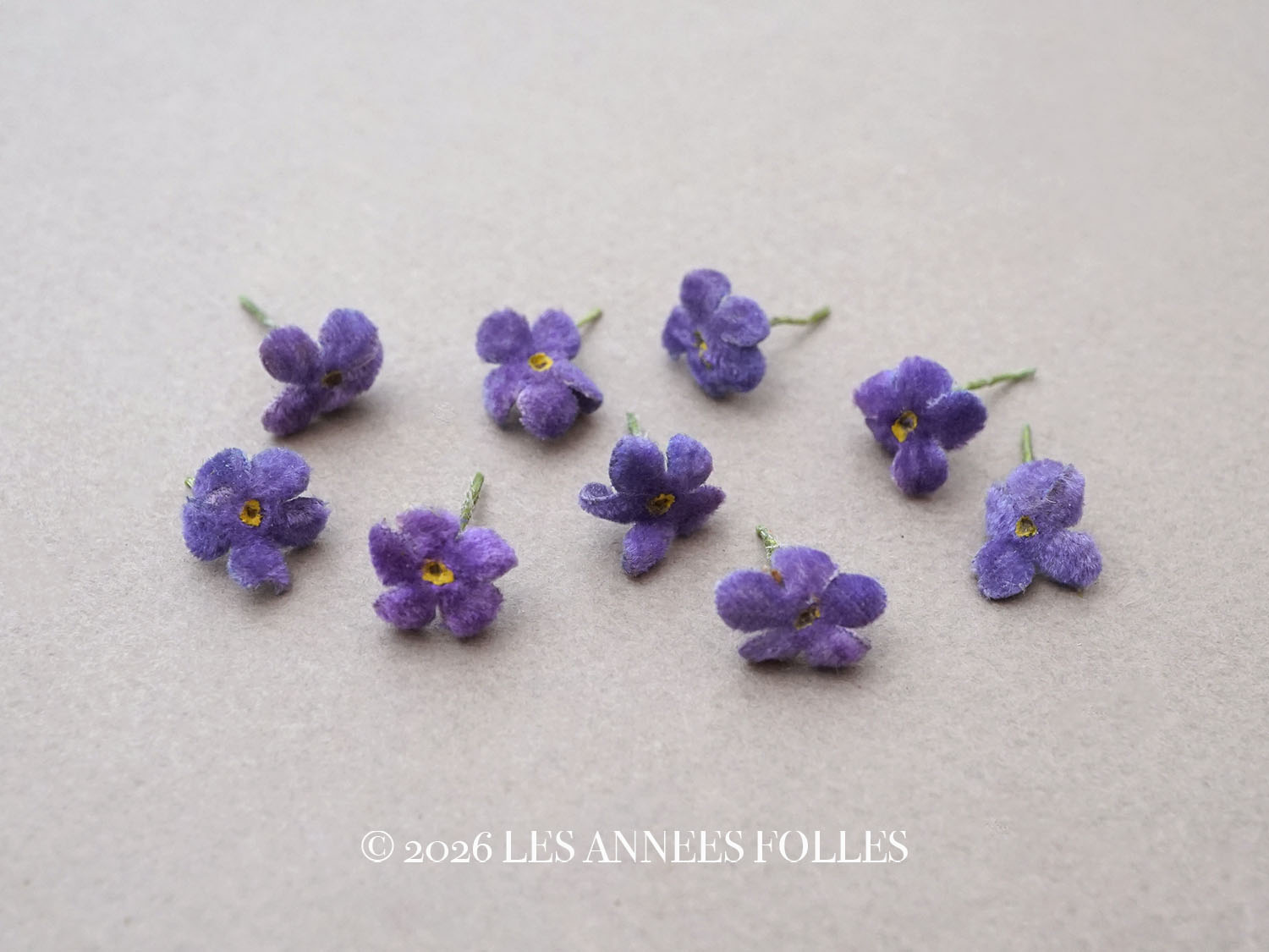 画像1: アンティーク 勿忘草の小さな布花 ラヴェンダー色 9ピースのセット 約13mm (1)