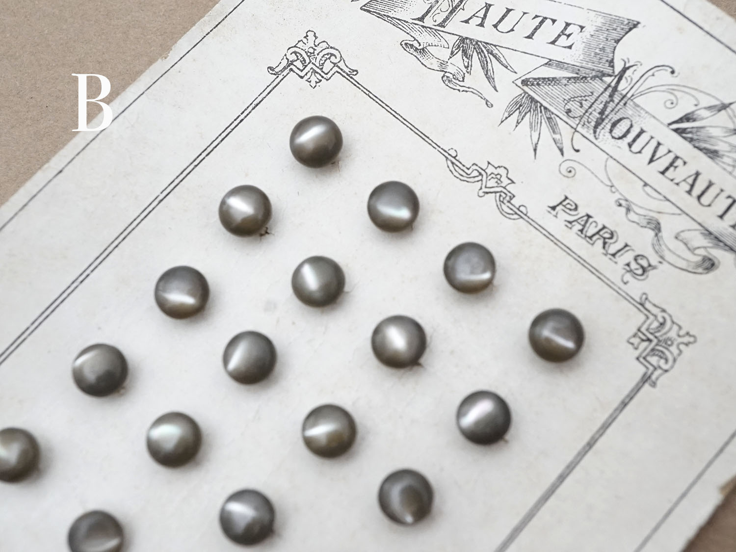画像7: アンティーク マザーオブパール製 極小 ボタン 5mm 24ピース シェルボタン グレー (7)