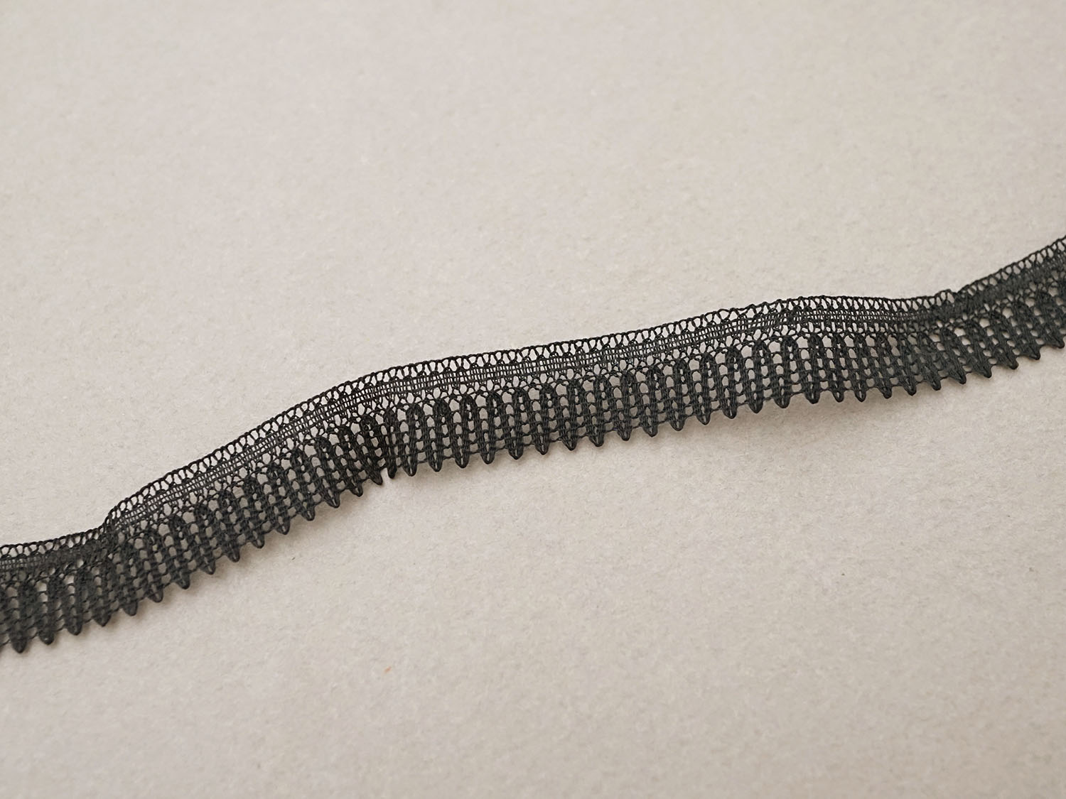 画像2: 1900年頃 アンティーク レース 黒 1.1cm幅 (2)