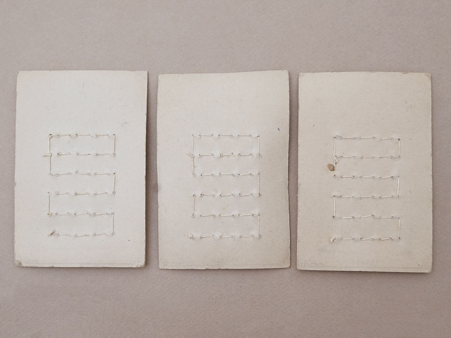 画像3: アンティーク マザーオブパール製 極小 ボタン 5mm 24ピース シェルボタン グレー (3)