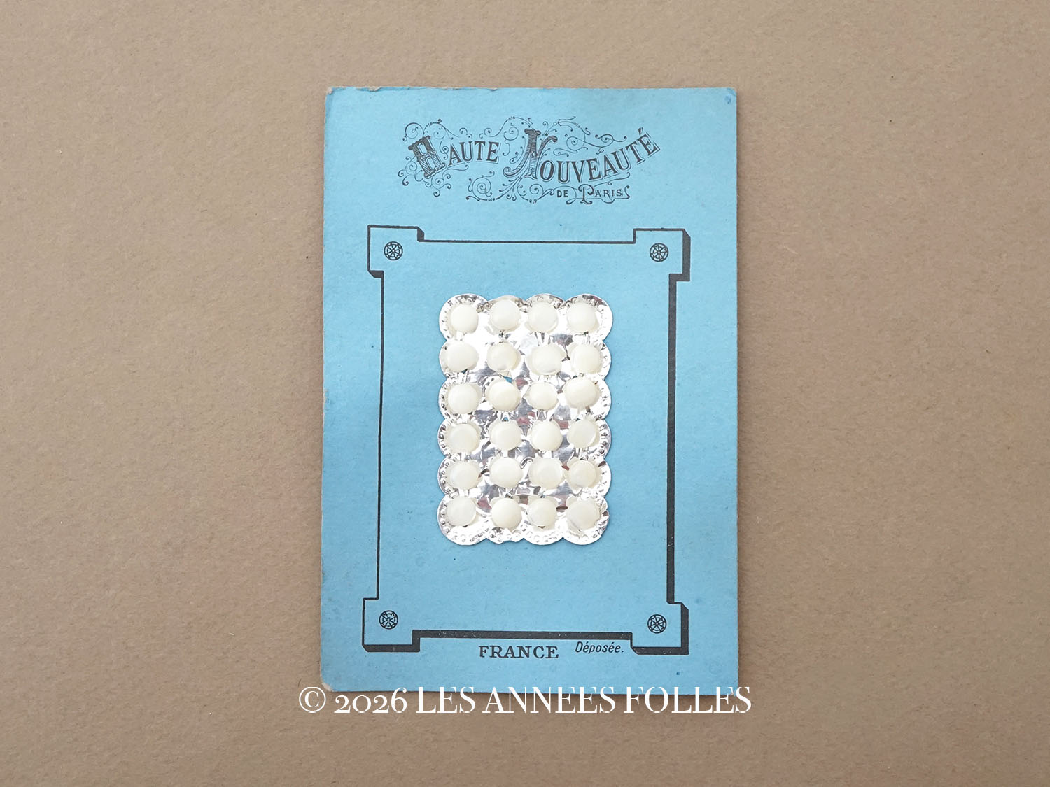 画像1: アンティーク マザーオブパール製 極小 ボタン 5mm パールホワイト 24ピース シェルボタン (1)