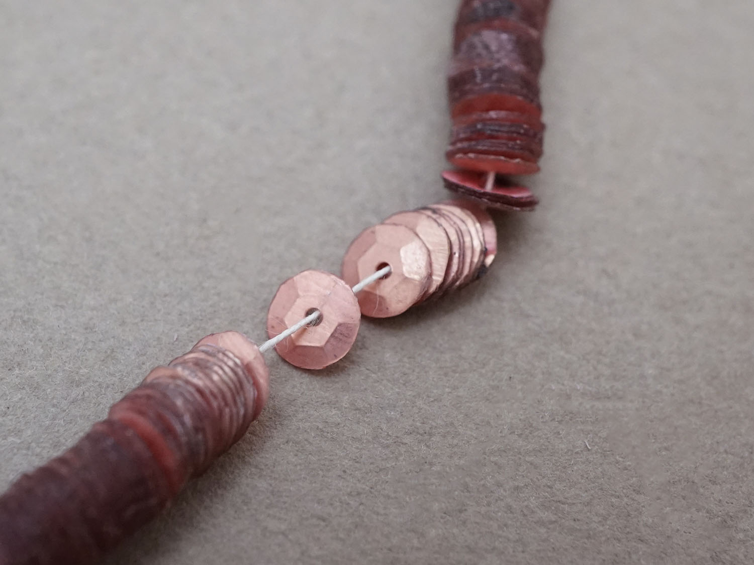 画像2: アンティーク ゼラチン製 スパンコール パウダーピンク 5mm (2)