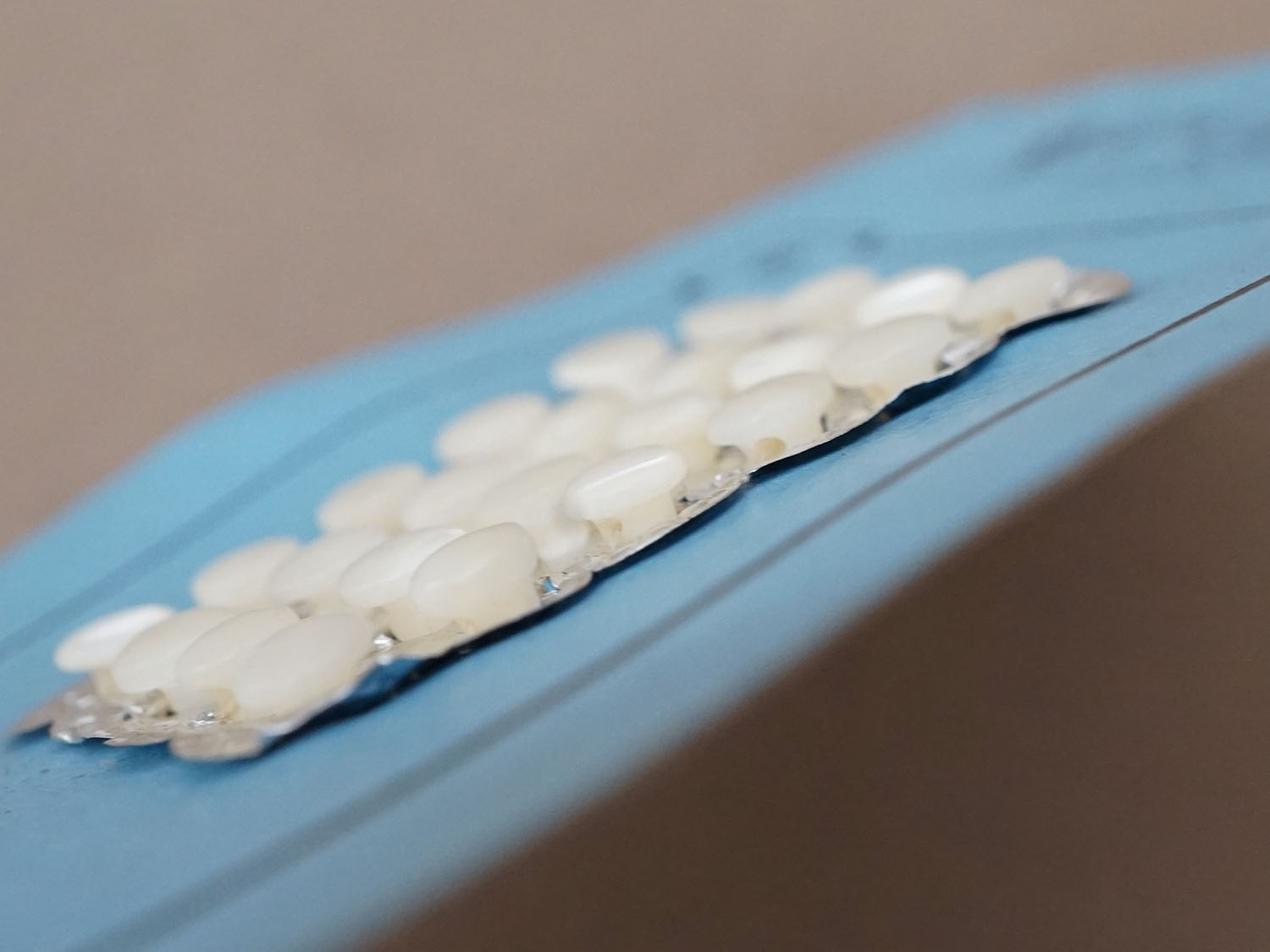 画像3: アンティーク マザーオブパール製 極小 ボタン 5mm パールホワイト 24ピース シェルボタン (3)