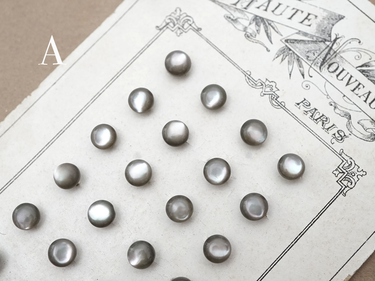 画像4: アンティーク マザーオブパール製 極小 ボタン 5mm 24ピース シェルボタン グレー (4)