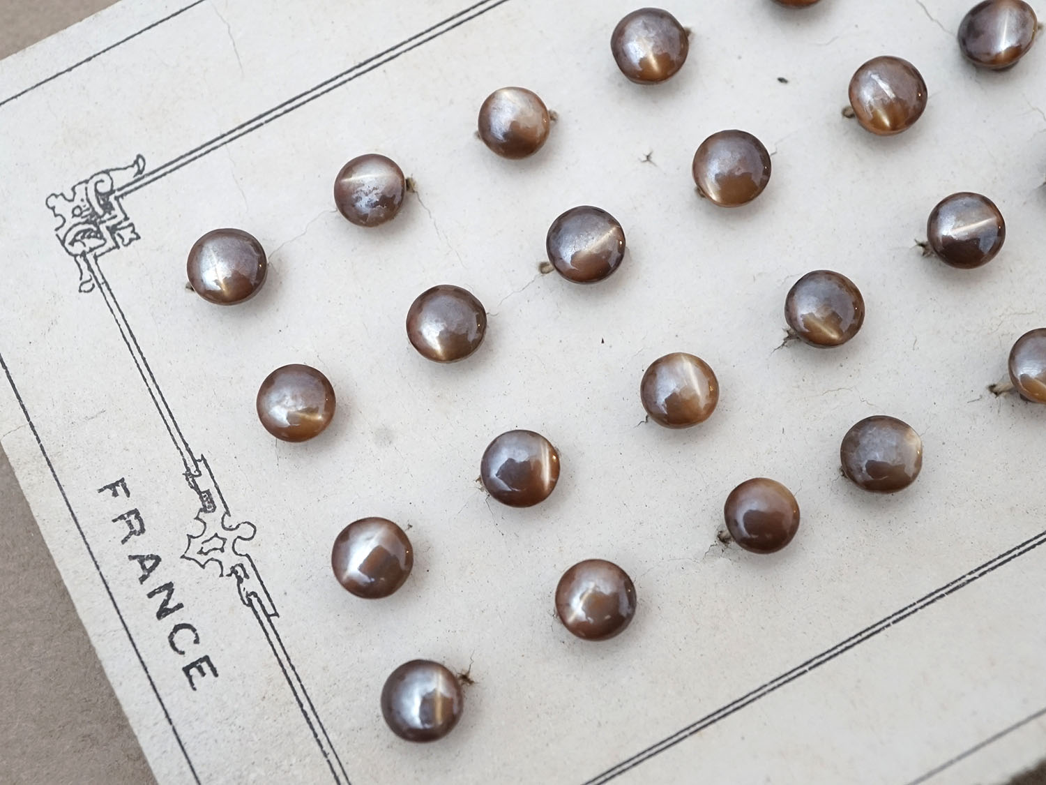 画像9: アンティーク マザーオブパール製 極小 ボタン 5mm 24ピース シェルボタン ブラウン (9)