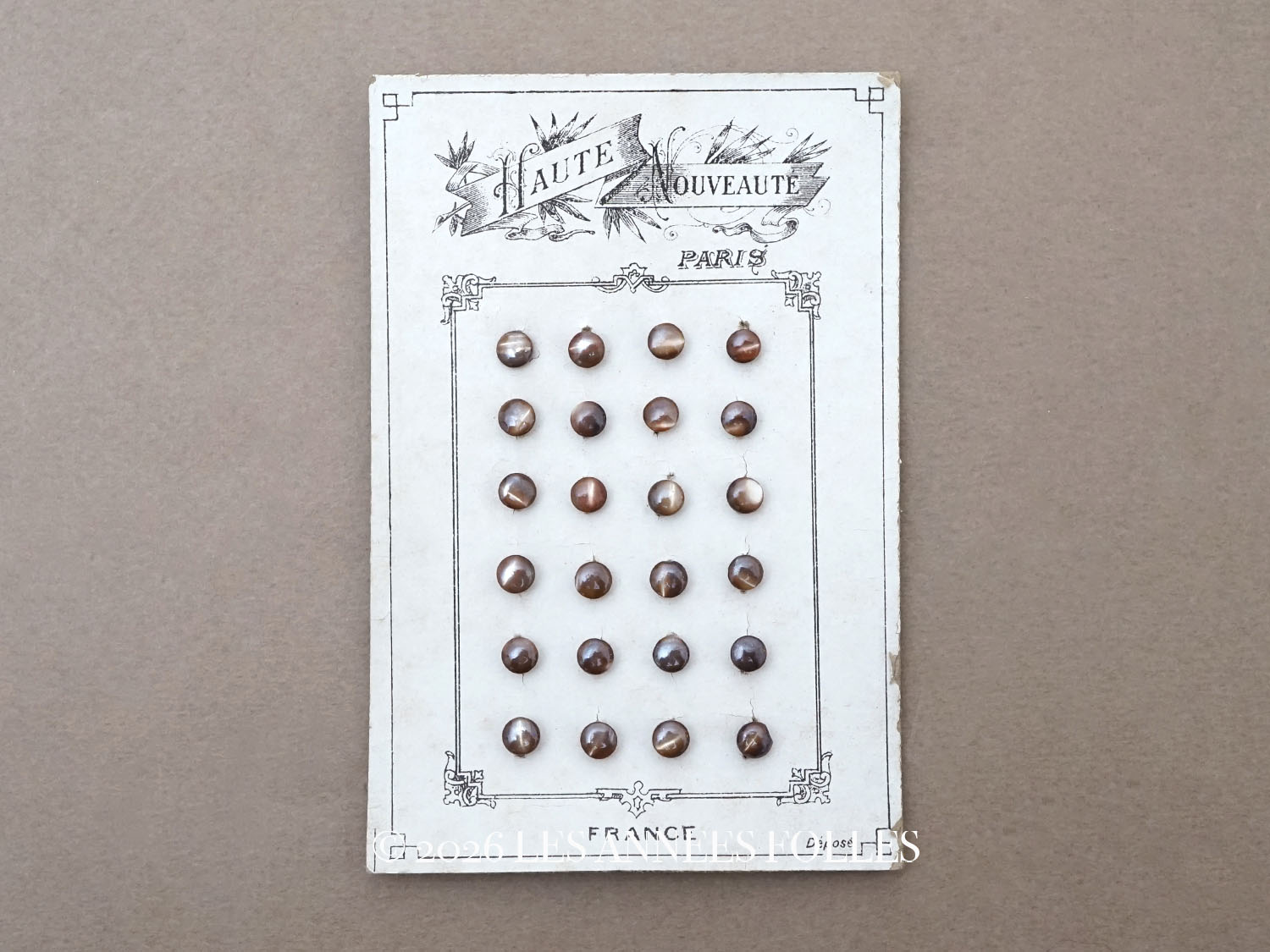 画像1: アンティーク マザーオブパール製 極小 ボタン 5mm 24ピース シェルボタン ブラウン (1)