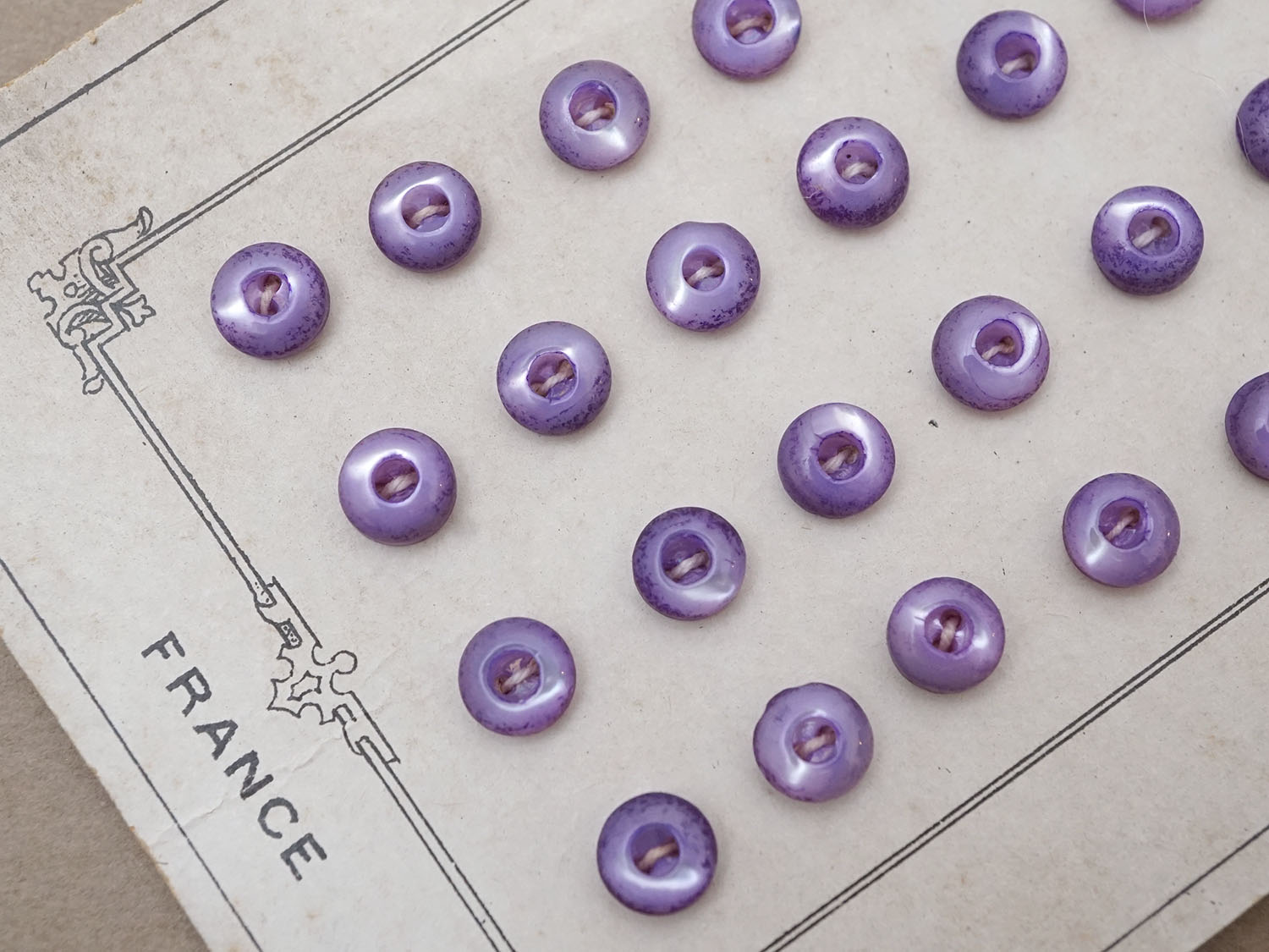 画像3: アンティーク マザーオブパール製 極小 ボタン 6.5mm 24ピース シェルボタン ラヴェンダー色 (3)