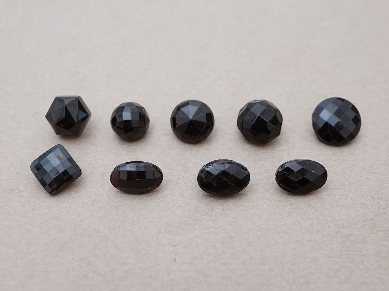 画像3: アンティーク フレンチジェットのボタン 8.5〜11mm 9ピースのセット黒 ガラスボタン (3)