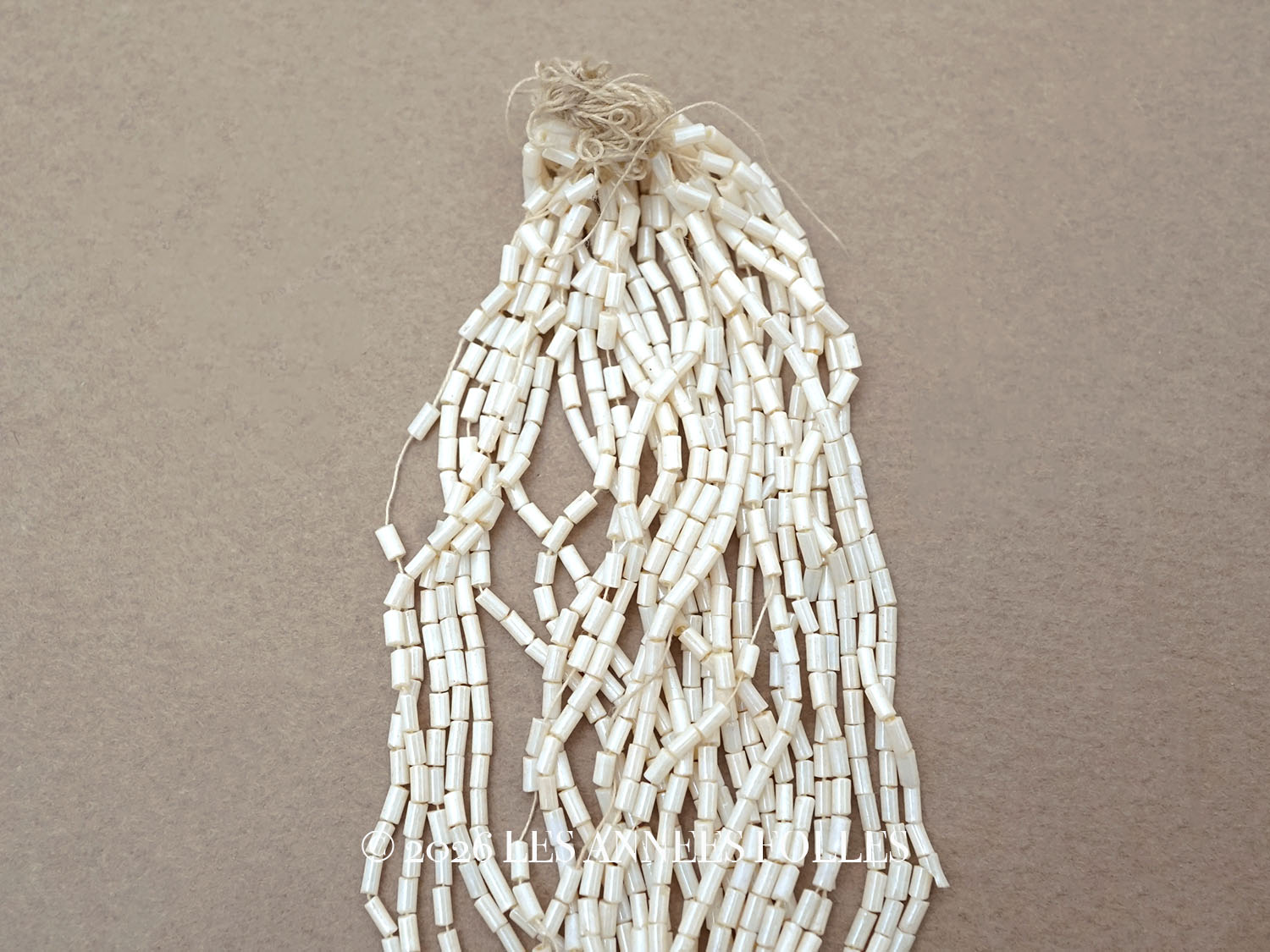 画像1: アンティーク シードビーズ 生成り エクリュ 1cm=4粒  (1)