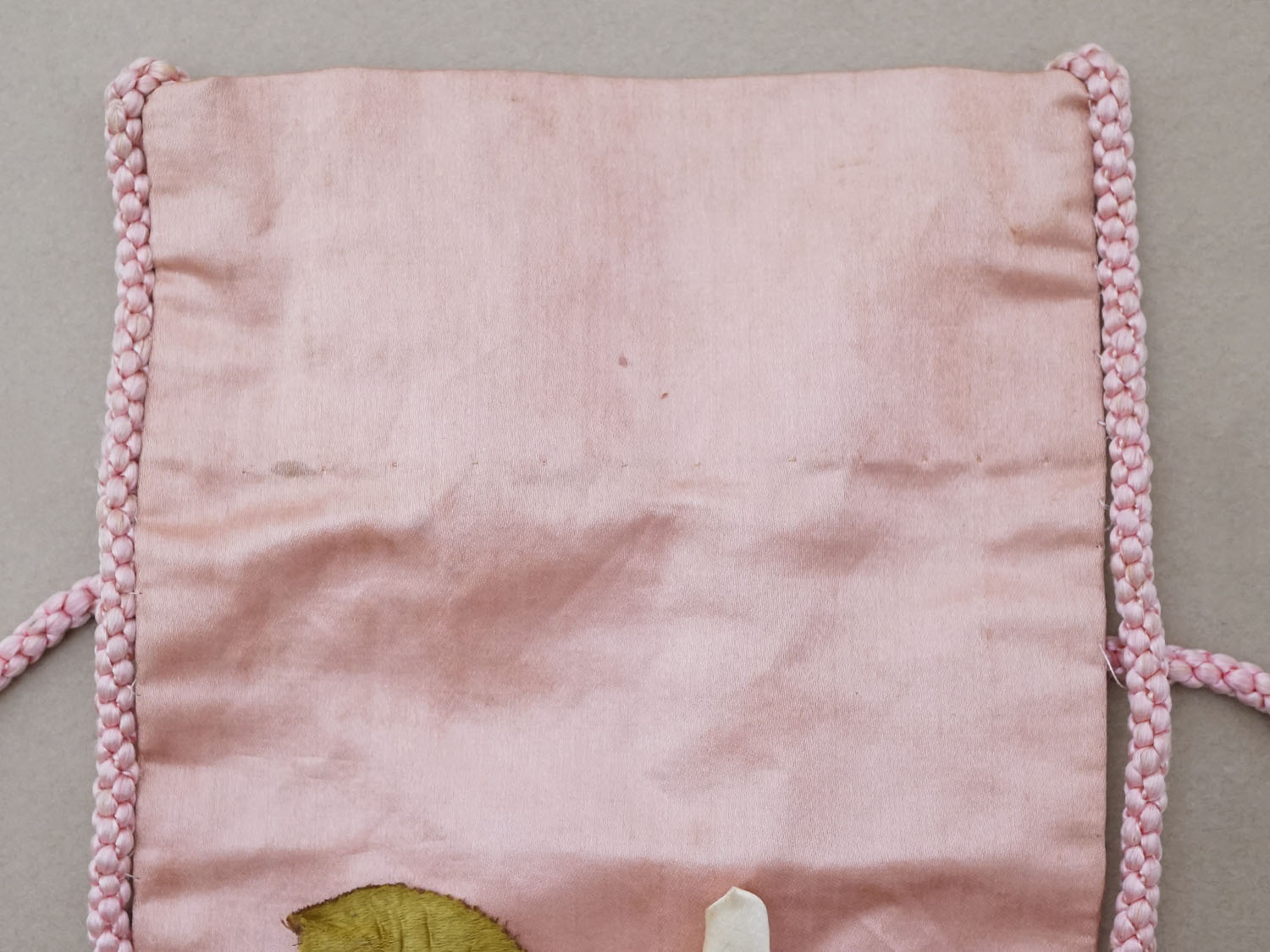 画像5: アンティーク ロココモチーフ付 シルク製 お菓子袋 オモニエール オールドローズ  (5)