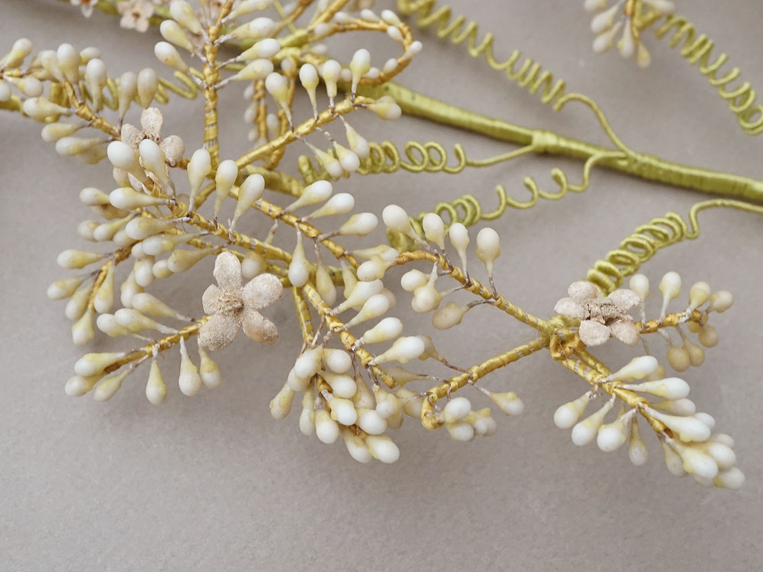 画像6: ＊蚤の市＊19世紀末 アンティーク クロス型 ワックスフラワーのブーケ 結婚式 ウェディング (6)