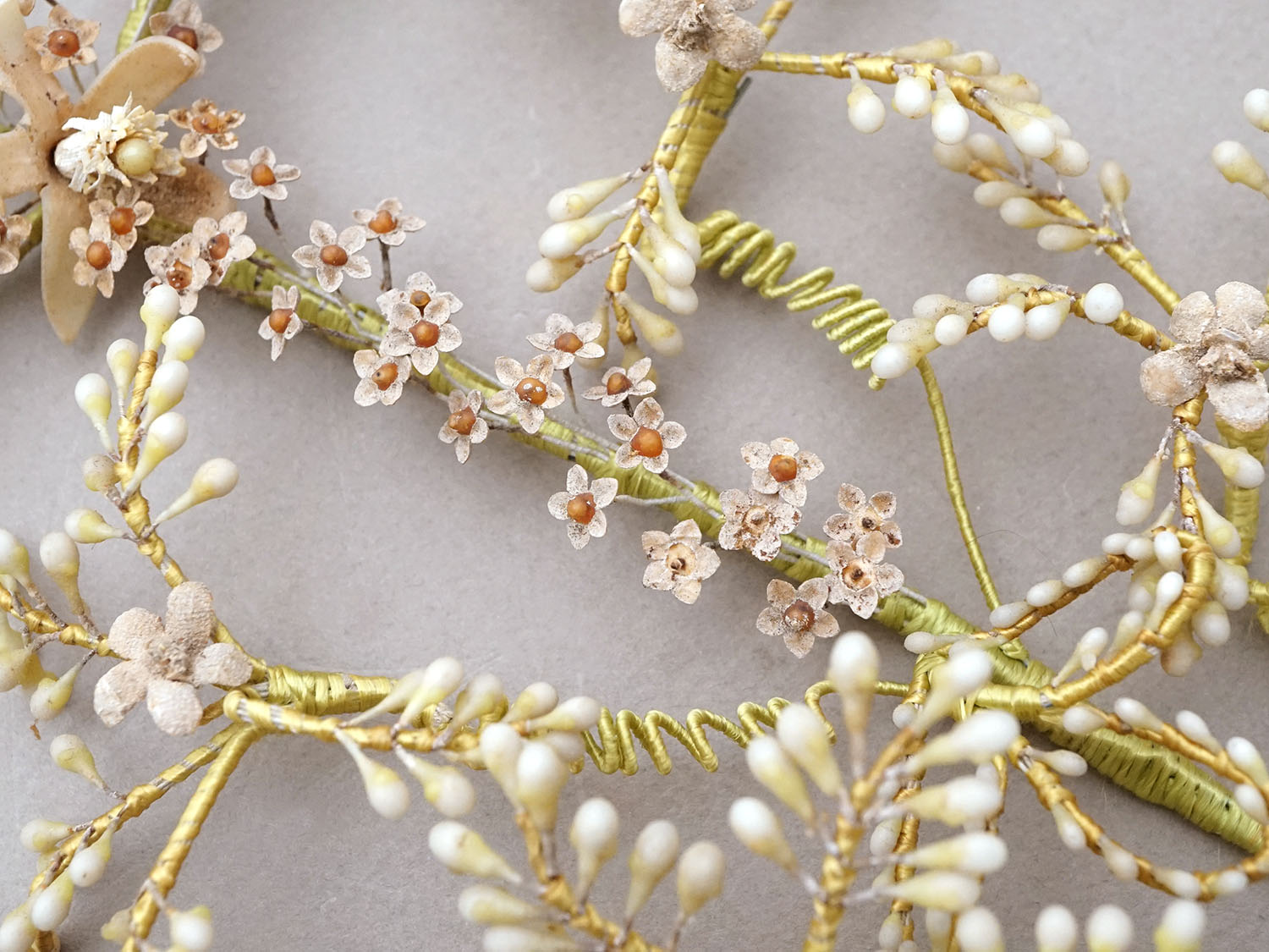 画像5: ＊蚤の市＊19世紀末 アンティーク クロス型 ワックスフラワーのブーケ 結婚式 ウェディング (5)