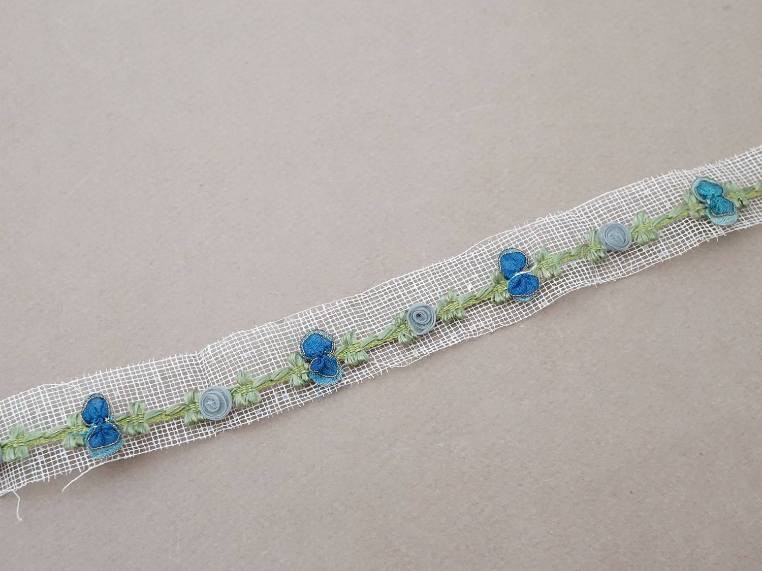 画像2: アンティーク シルク製 薔薇のロココトリム ブルーグレイ＆コバルトブルー ロココリボン  (2)