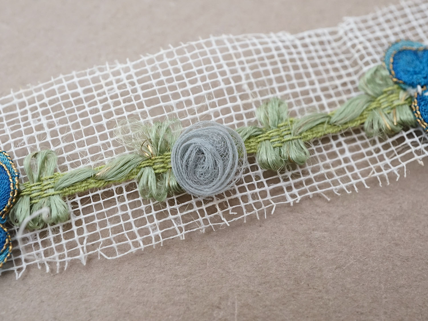 画像3: アンティーク シルク製 薔薇のロココトリム ブルーグレイ＆コバルトブルー ロココリボン  (3)