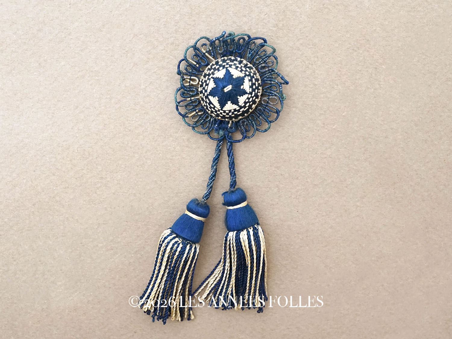 画像1: 19世紀末 アンティーク 小さなタッセル ネイビーブルー＆エクリュ ポンポン パスマントリー  (1)