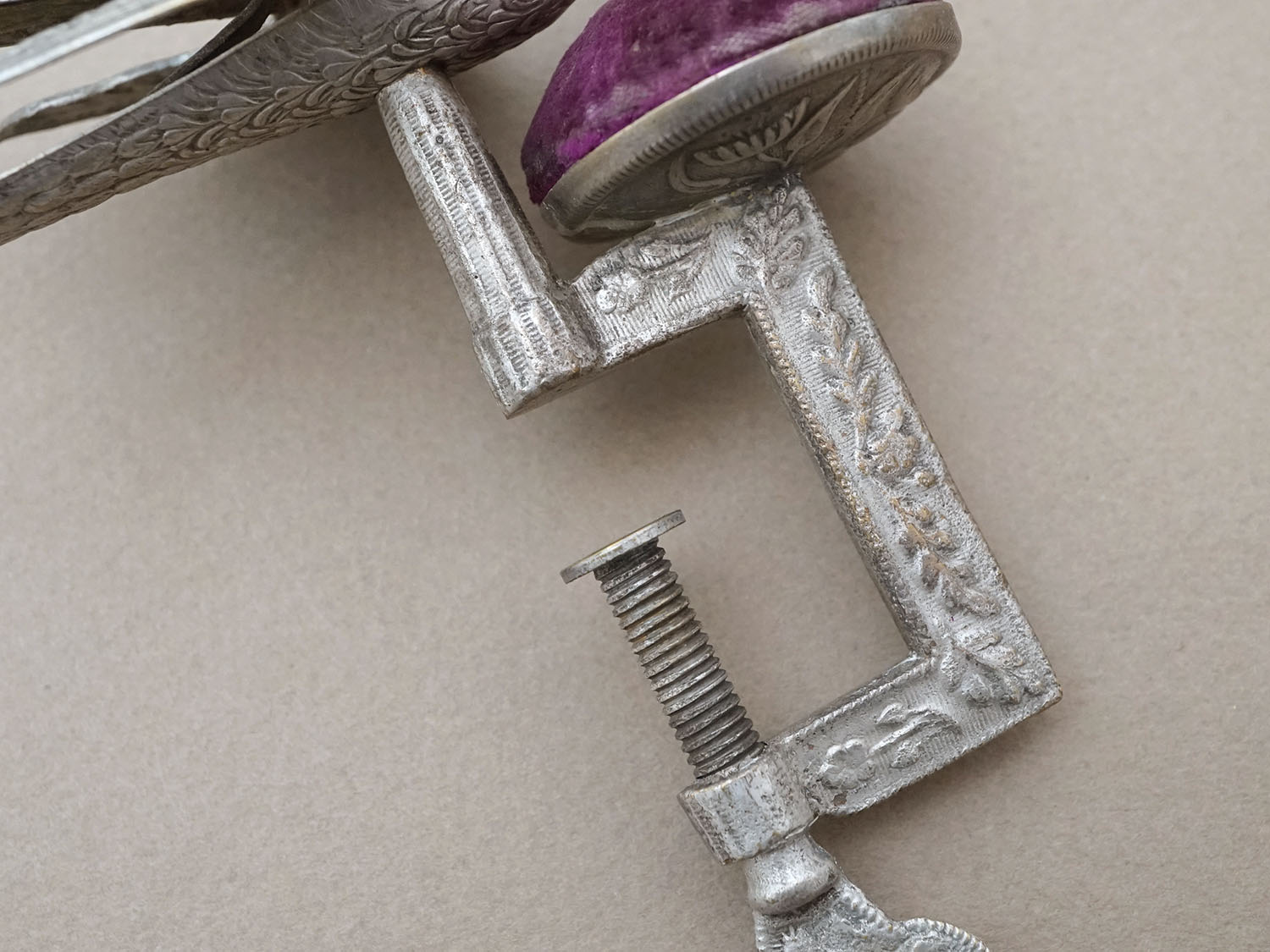 画像3: 19世紀 アンティーク 燕のピンクッション クリップ付 ヴィクトリアン (3)