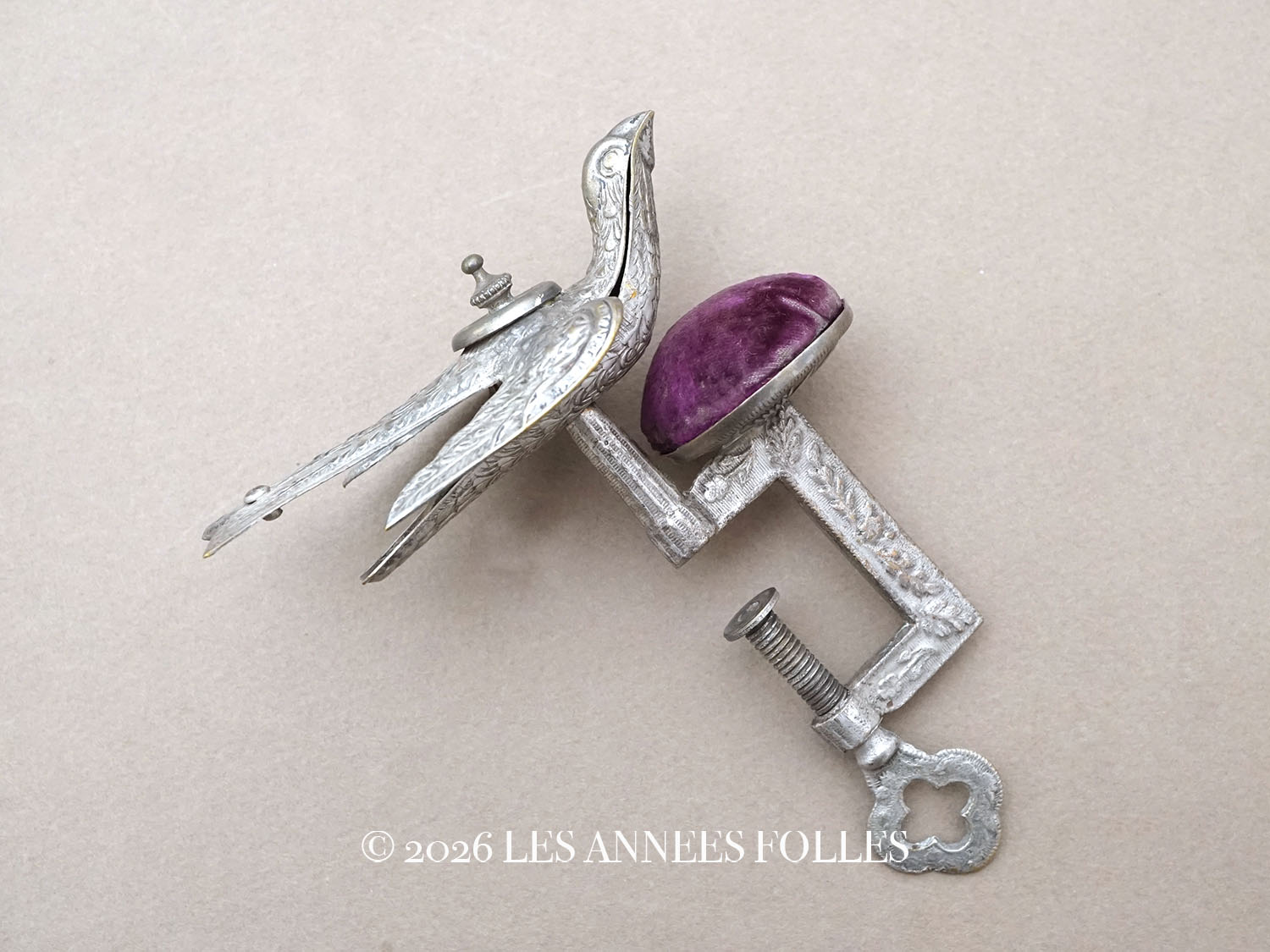 画像1: 19世紀 アンティーク 燕のピンクッション クリップ付 ヴィクトリアン (1)