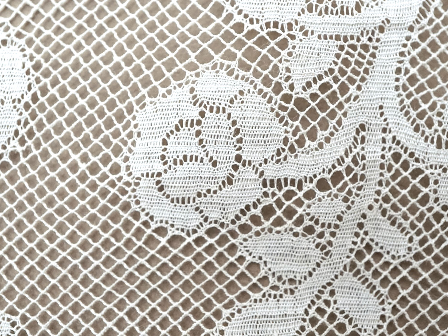 画像6: 19世紀 アンティーク 手編みの ヴァランシエンヌレース 花模様 幅10.6cm (6)