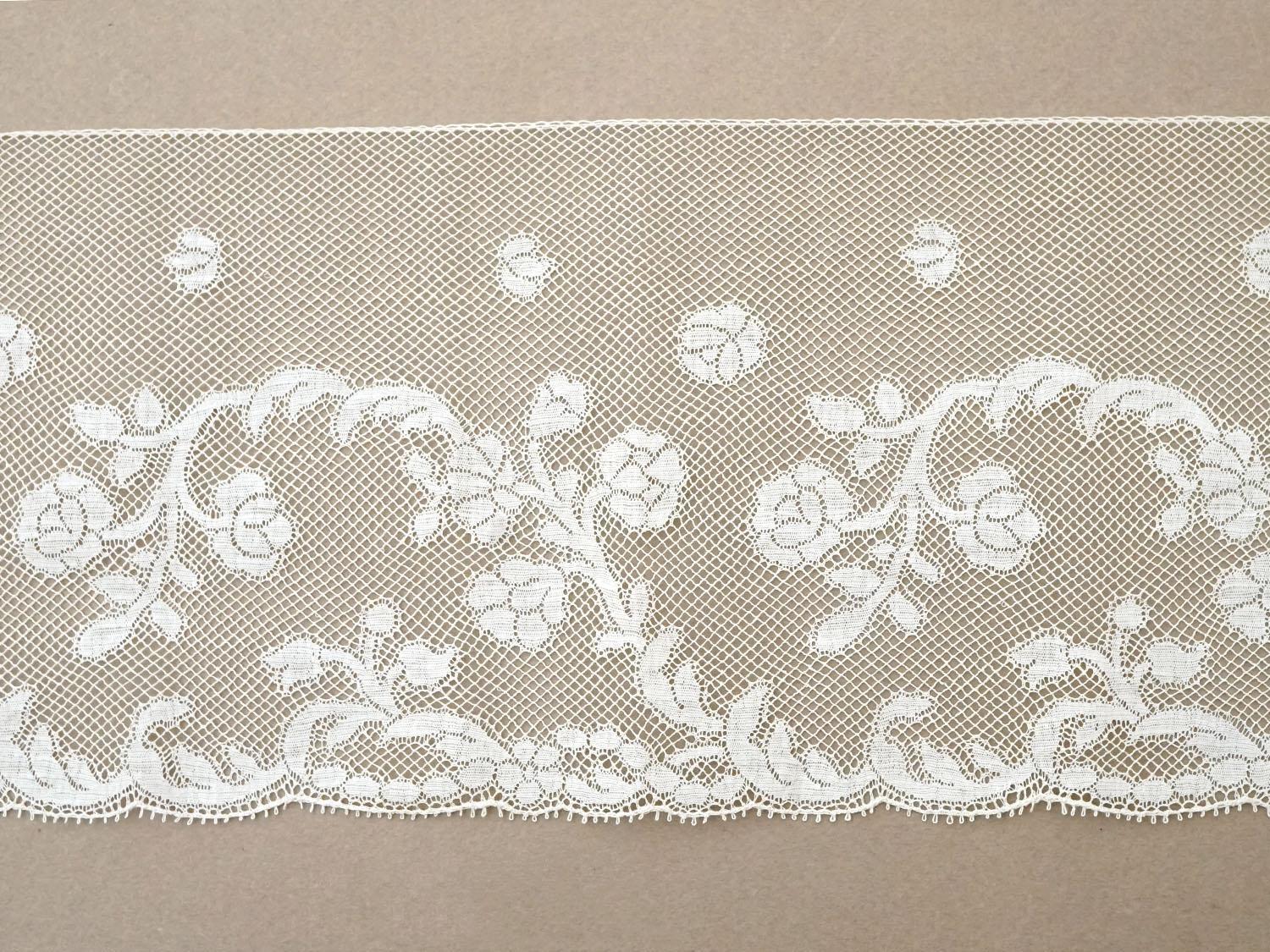 画像3: 19世紀 アンティーク 手編みの ヴァランシエンヌレース 花模様 幅10.6cm (3)