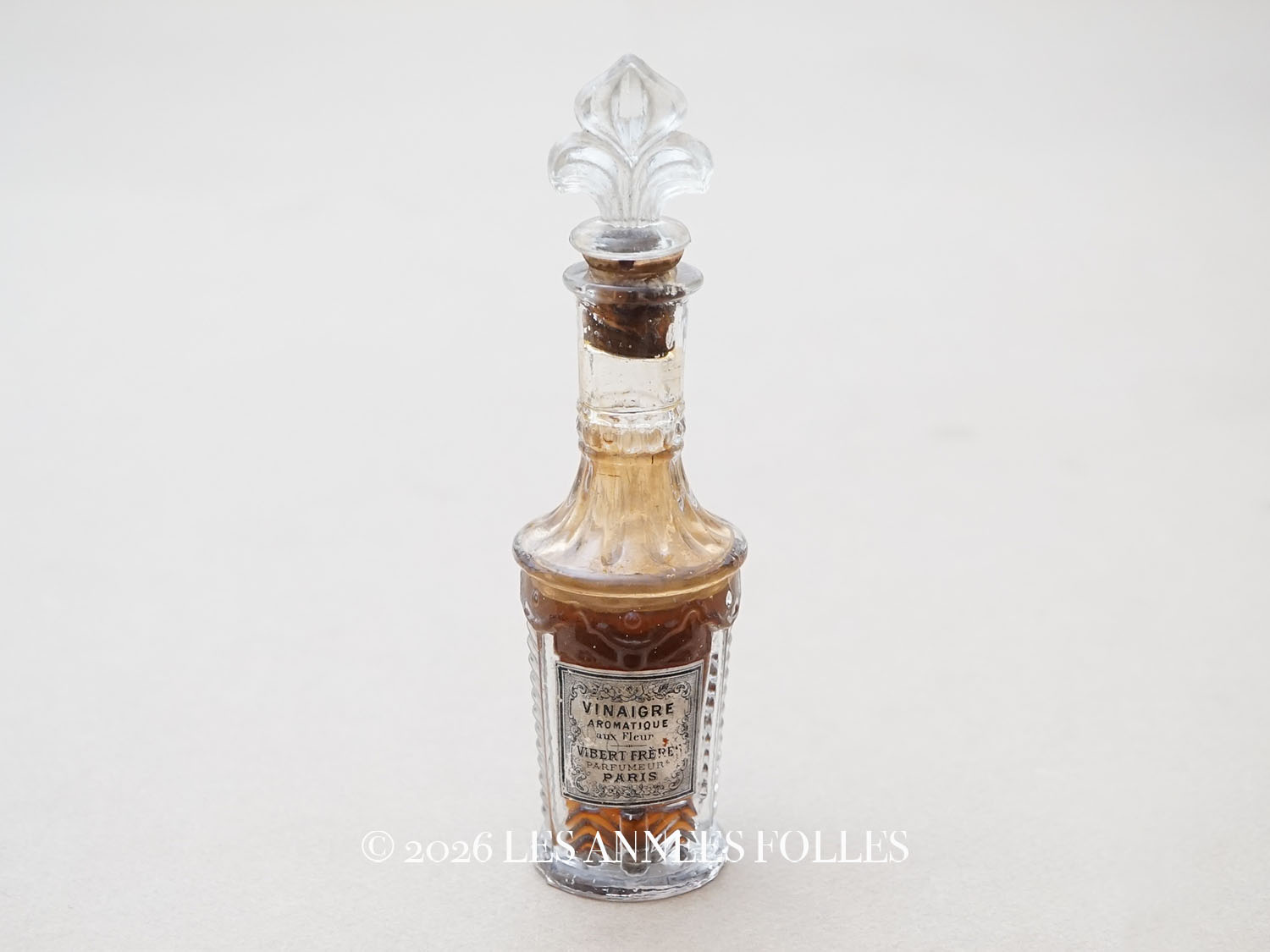 画像1: 19世紀 アンティーク 百合の紋章型の栓付き 小さなパフュームボトル - GELLE FRERES PARIS - (1)