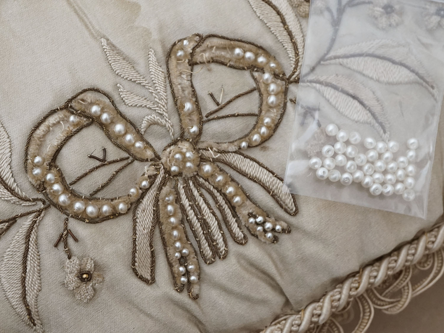 画像6: 19世紀 アンティーク シルク製 ポシェット リボン＆花のリース【CH】ハンキーケース  (6)