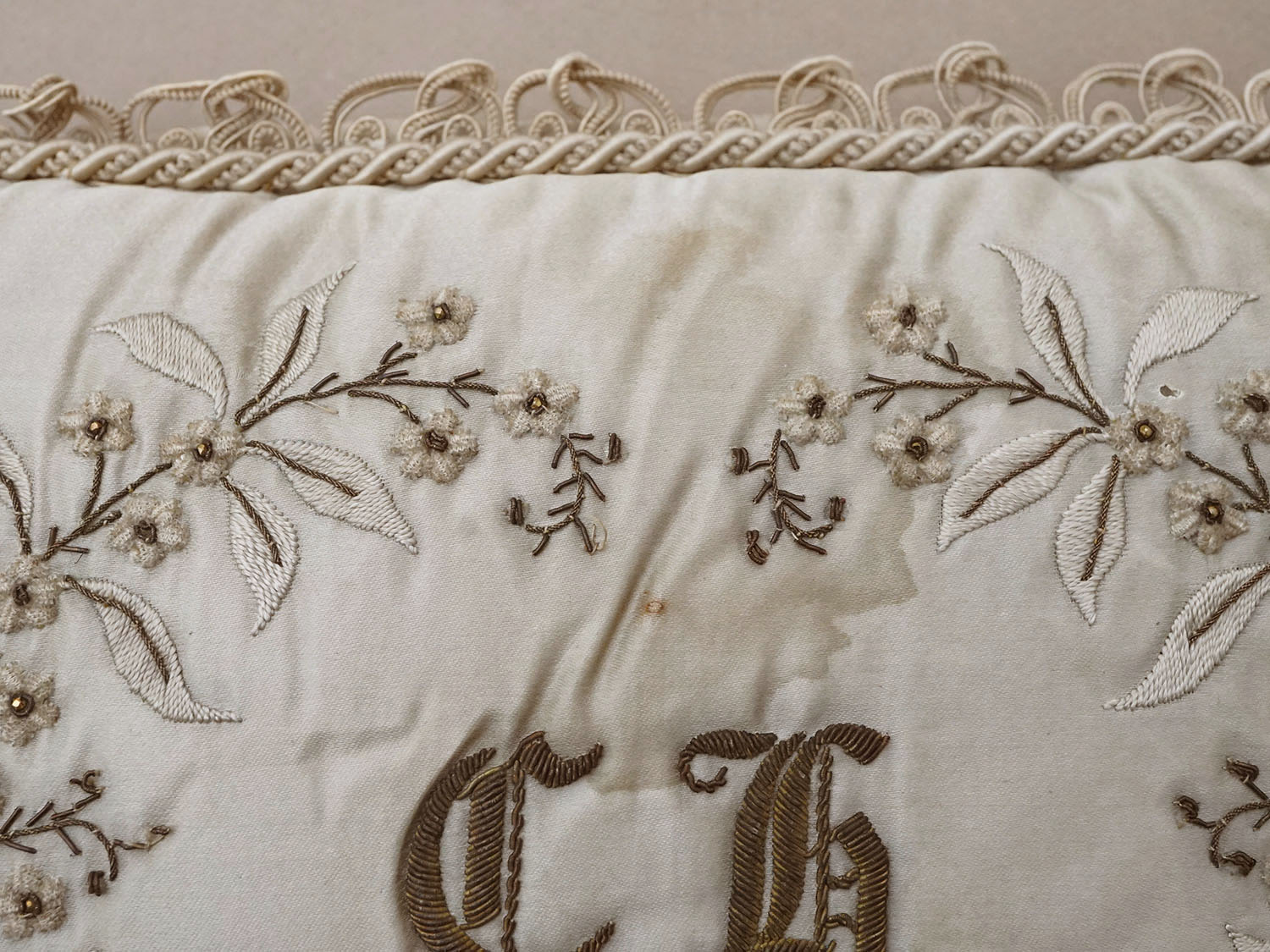 画像4: 19世紀 アンティーク シルク製 ポシェット リボン＆花のリース【CH】ハンキーケース  (4)