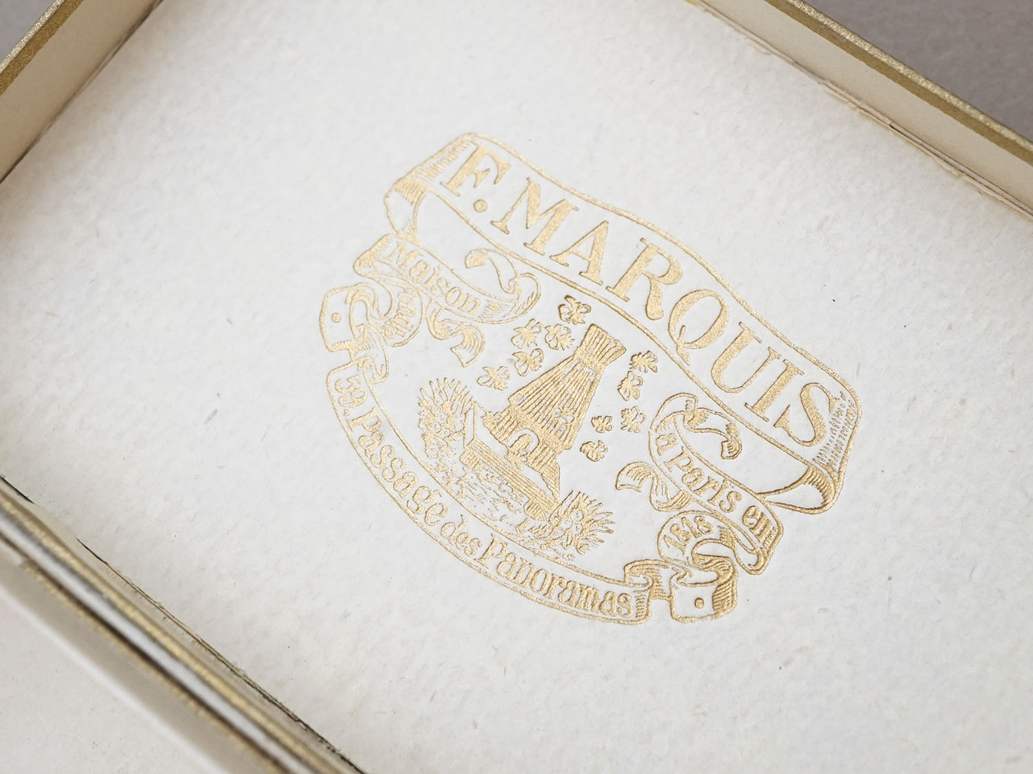 画像6: アンティーク 『ショコラ・フランソワ・ マルキ』のお菓子箱  LES FRISONS DE F.MARQUIS - CHOCOLAT FRANCOIS MARQUIS PARIS - (6)