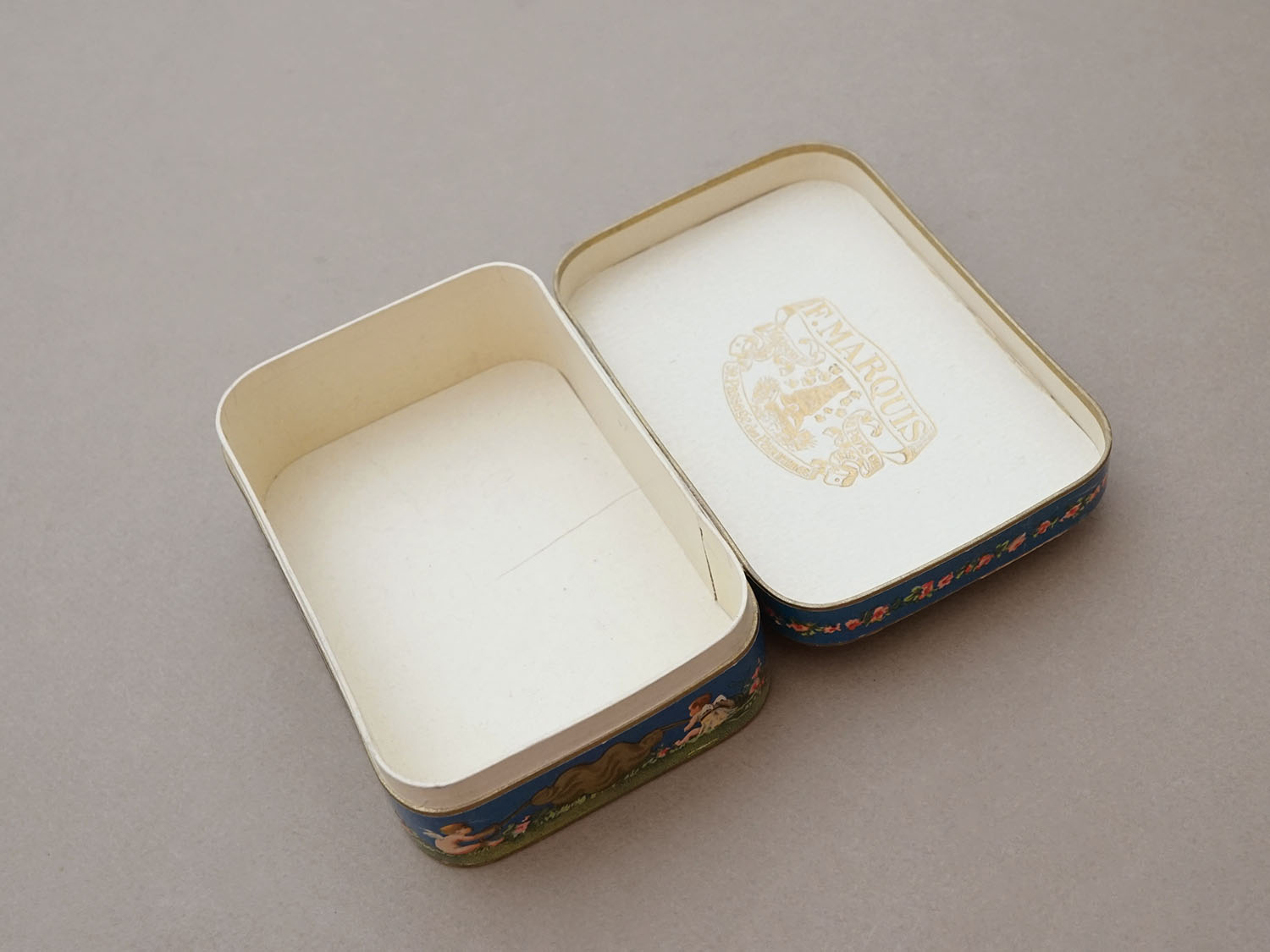 画像5: アンティーク 『ショコラ・フランソワ・ マルキ』のお菓子箱  LES FRISONS DE F.MARQUIS - CHOCOLAT FRANCOIS MARQUIS PARIS - (5)