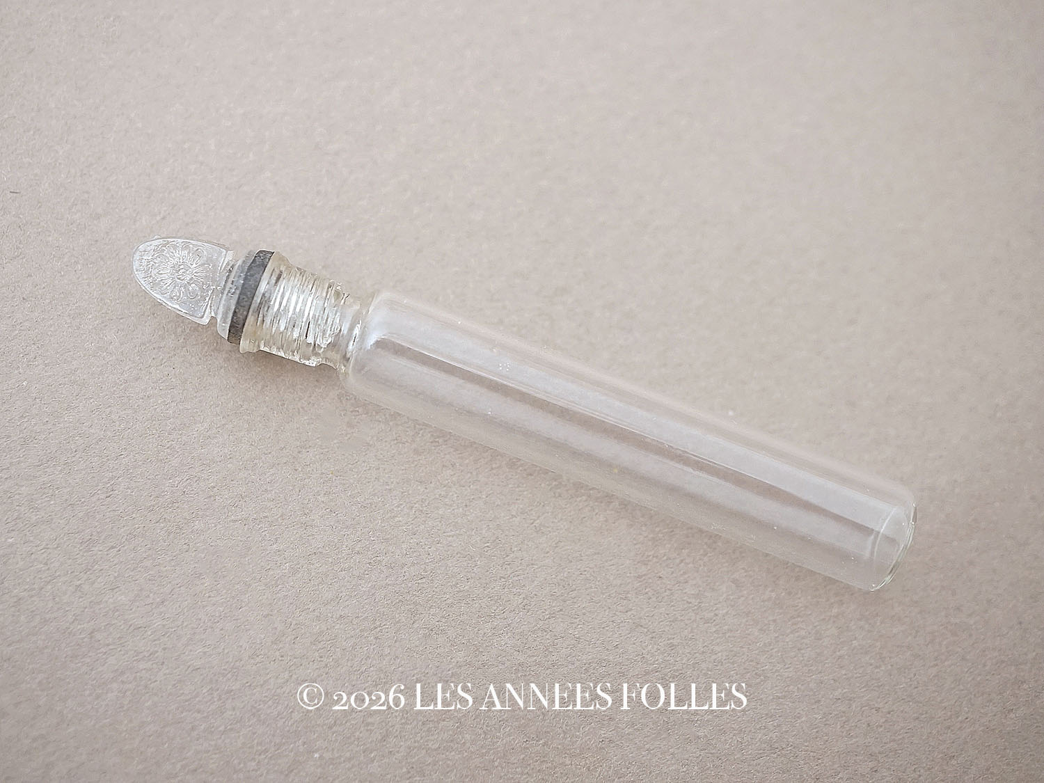 画像1: アンティーク 花模様の栓付き 携帯用 小さなパフュームボトル  (1)