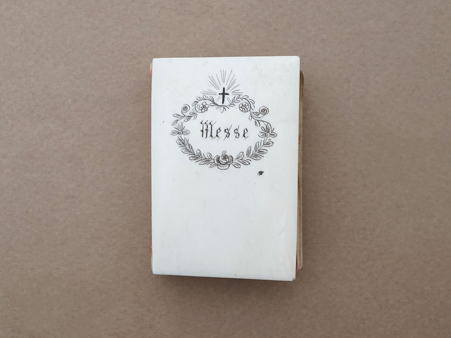 画像2: 19世紀 アンティーク ドール用 ミサ用 子ども用聖歌集 ボーン製 ドールハウス MESSE (2)