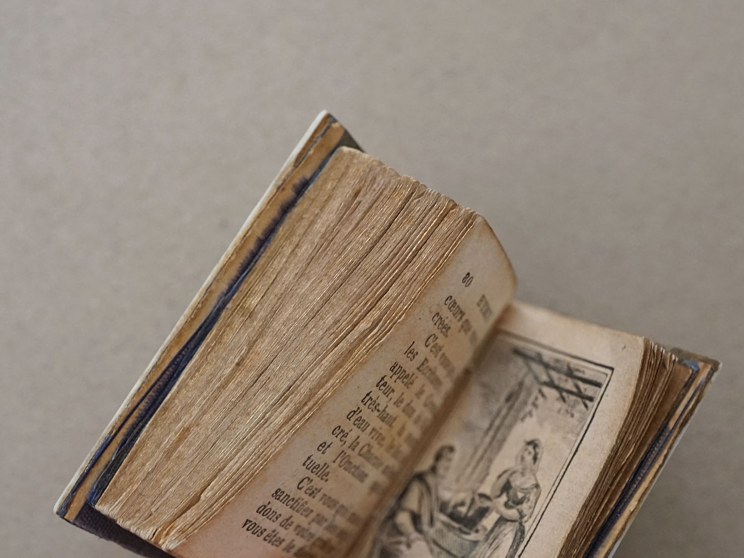 画像10: 19世紀 アンティーク ドール用 祈祷書 ボーン製 ダークブルーのベルベット ドールハウス PAROISSIEN (10)