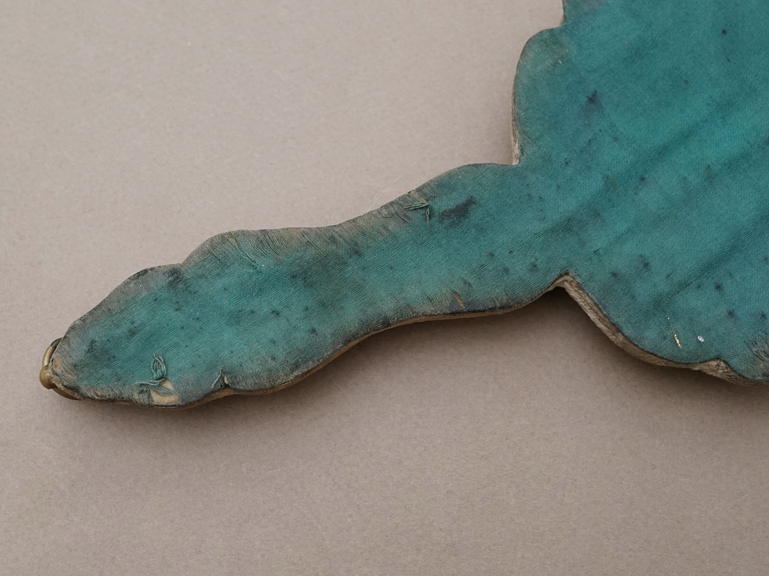 画像10: ＊蚤の市＊19世紀 アンティーク 天使＆ロカイユ装飾の手鏡 ブラウンのベルベット (10)