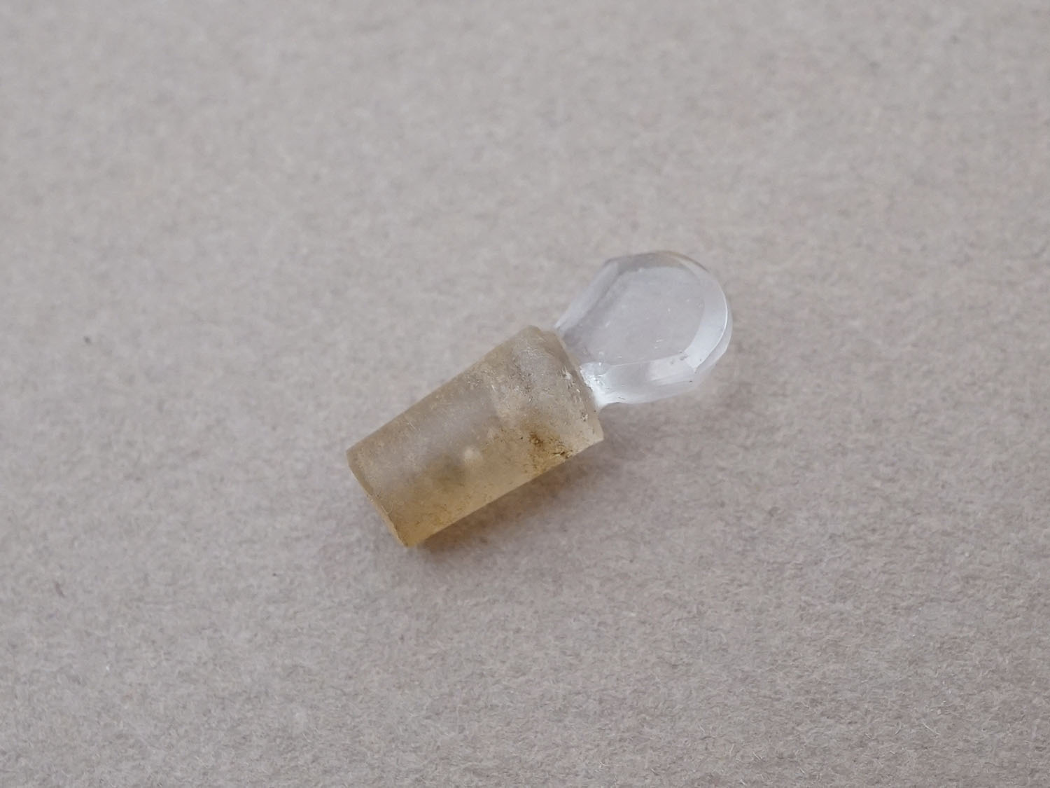 画像7:  アンティーク シルバー製 携帯用 パフュームボトル クリスタルの栓 ロカイユ装飾 花模様 MARQUERITE (7)