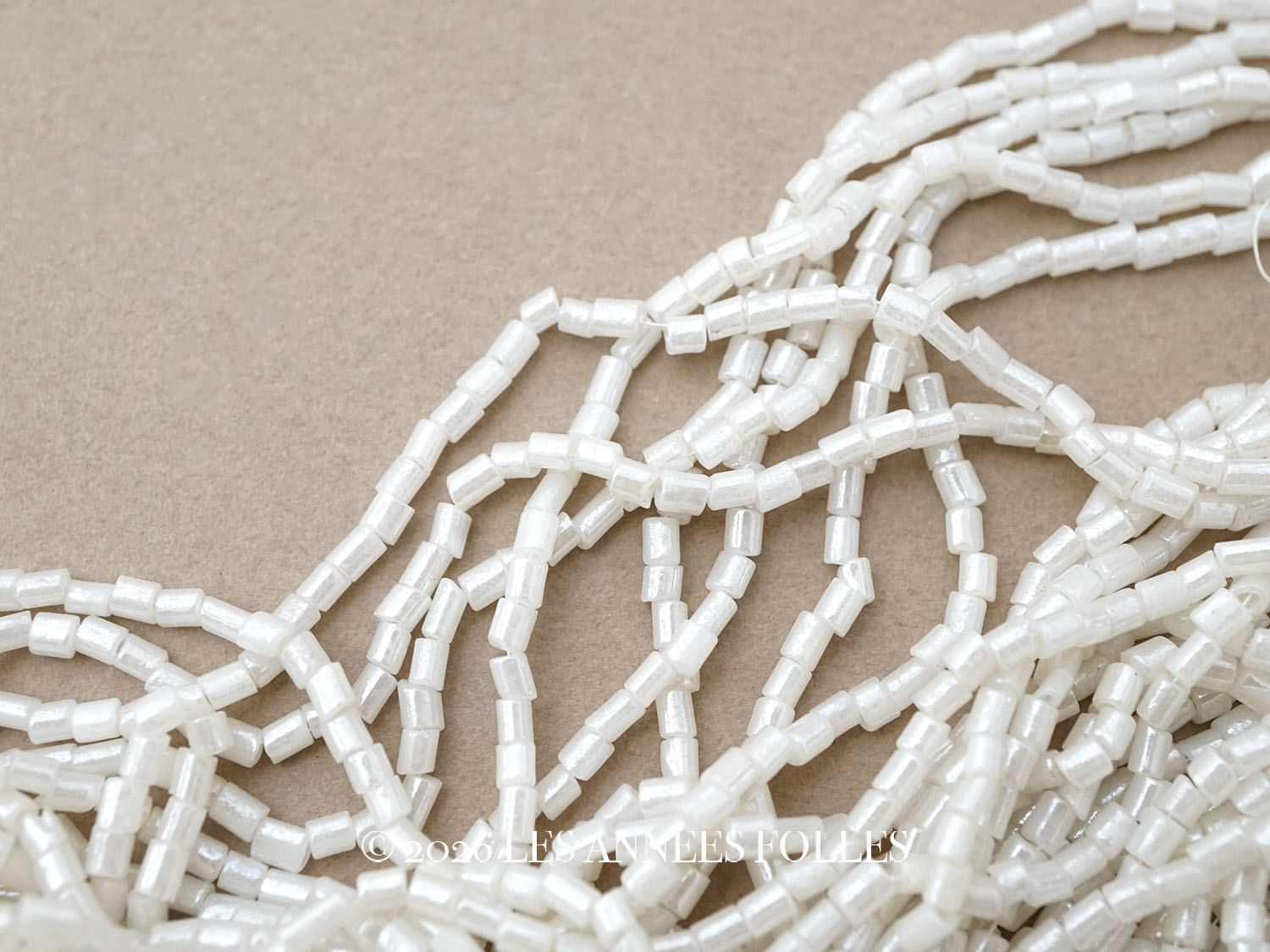 画像1: アンティーク ガラスビーズ  ホワイトラスター シードビーズ 71〜74g (1)