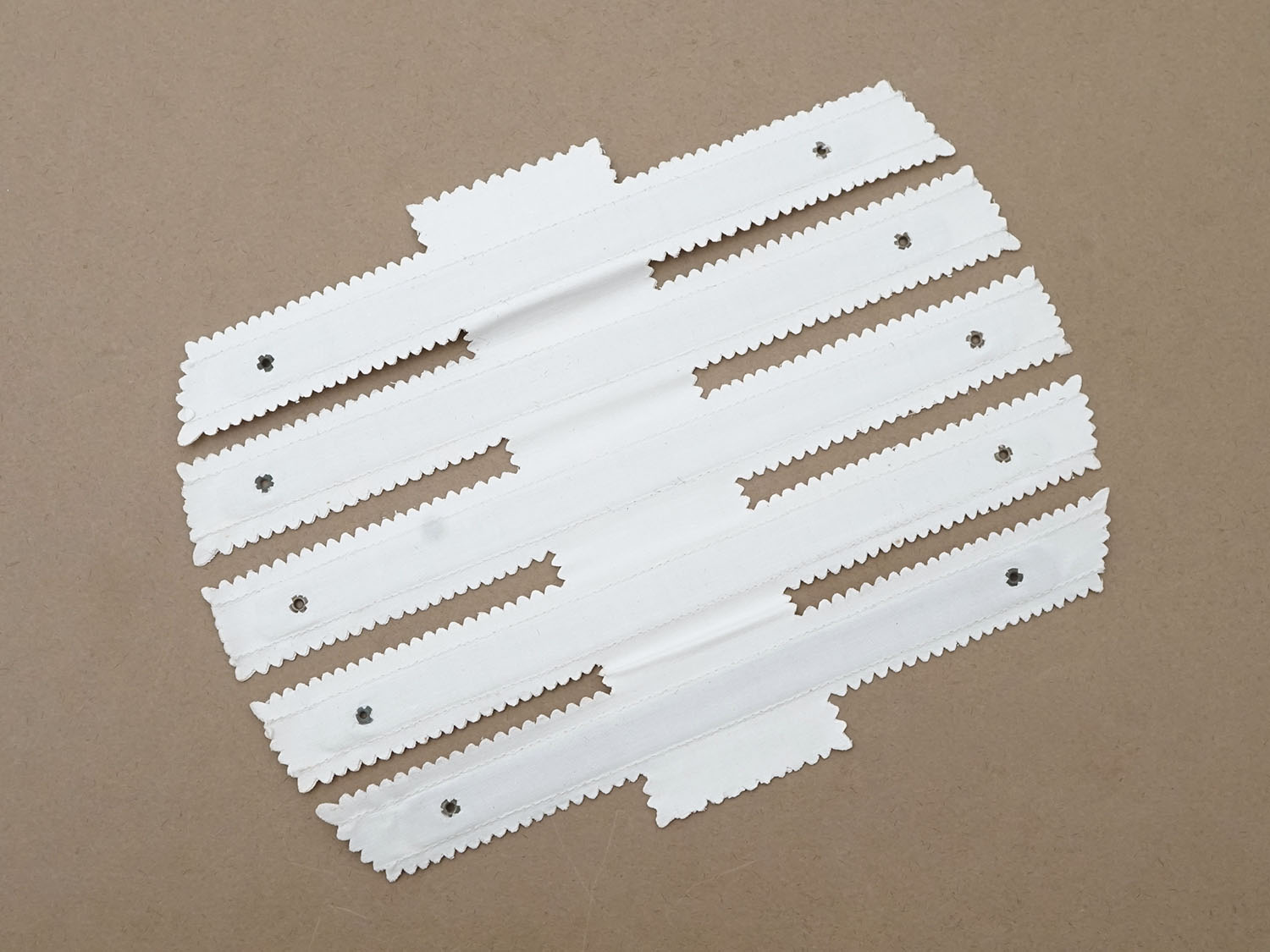 画像4: 未使用 新品同様 1900年代 アンティーク コルセットのパーツ (4)