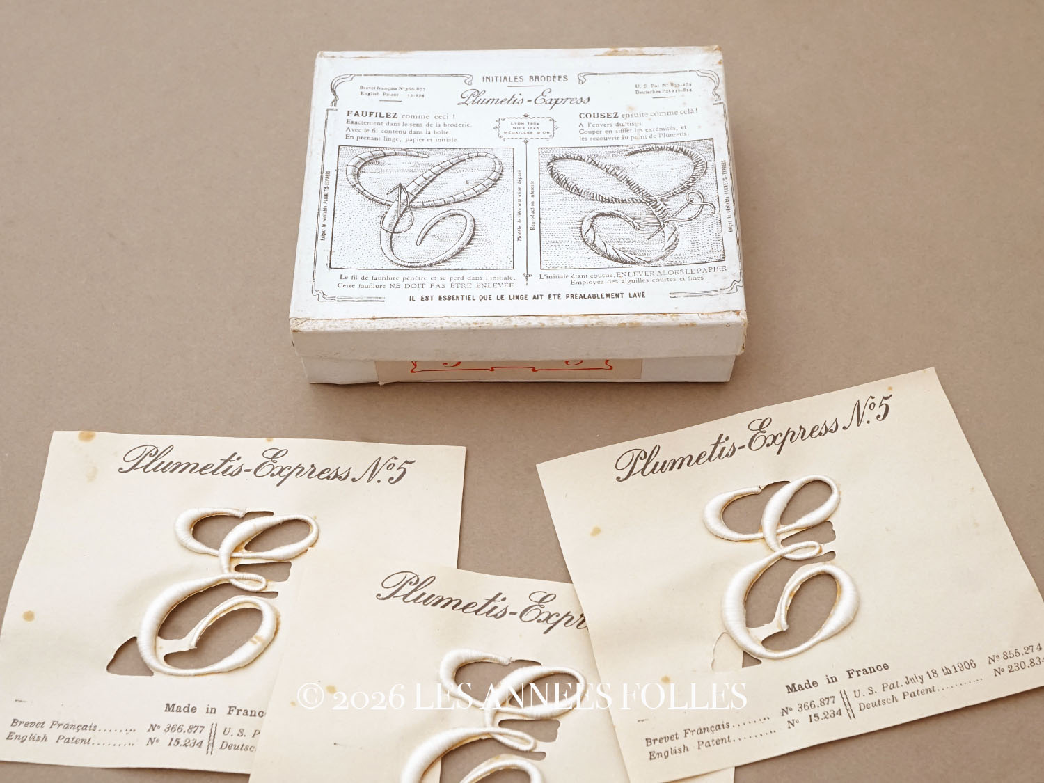 画像1: 1900年頃 アンティーク 箱入り イニシャルシート モノグラム 3シート【E】-N°5- INITIALES BRODEES PLUMETIS-EXPRESS (1)