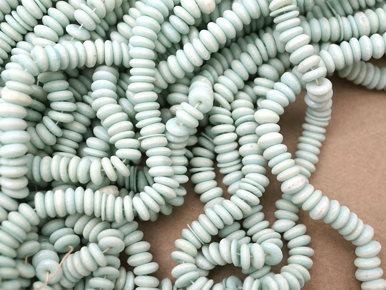 画像3: アンティーク ゼラチン製  スフレ ラムネのような スパンコール ウォーターグリーン 4mm 約1700ピース  COL 3 (3)