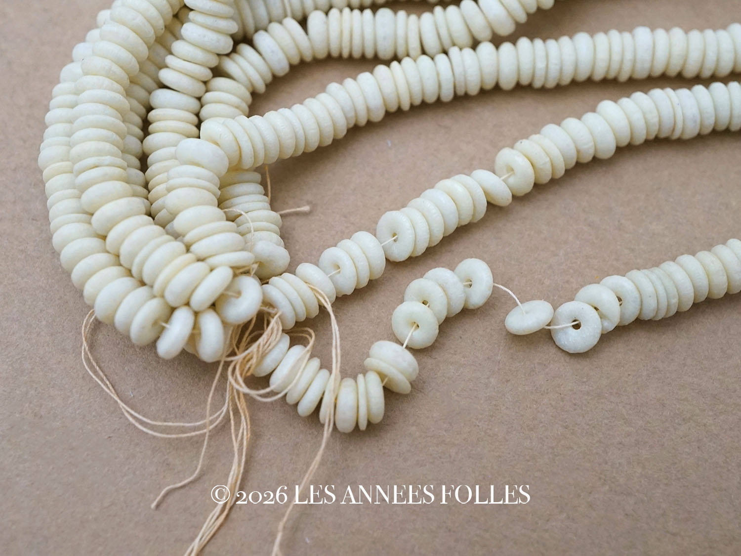 画像1: アンティーク ゼラチン製  スフレ スパンコール スモーキーシルバーグリーン 4mm 約1200ピース  COL 16 (1)