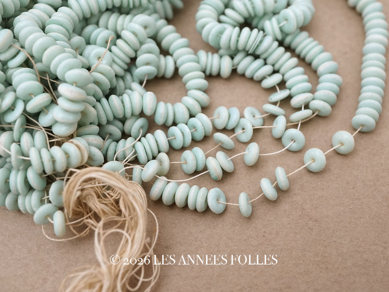 画像1: アンティーク ゼラチン製  スフレ ラムネのような スパンコール ウォーターグリーン 4mm 約1700ピース  COL 3 (1)