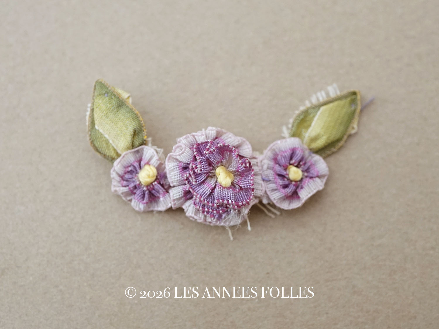 画像1: アンティーク シルク製 小さなロココモチーフ 紫色 (1)