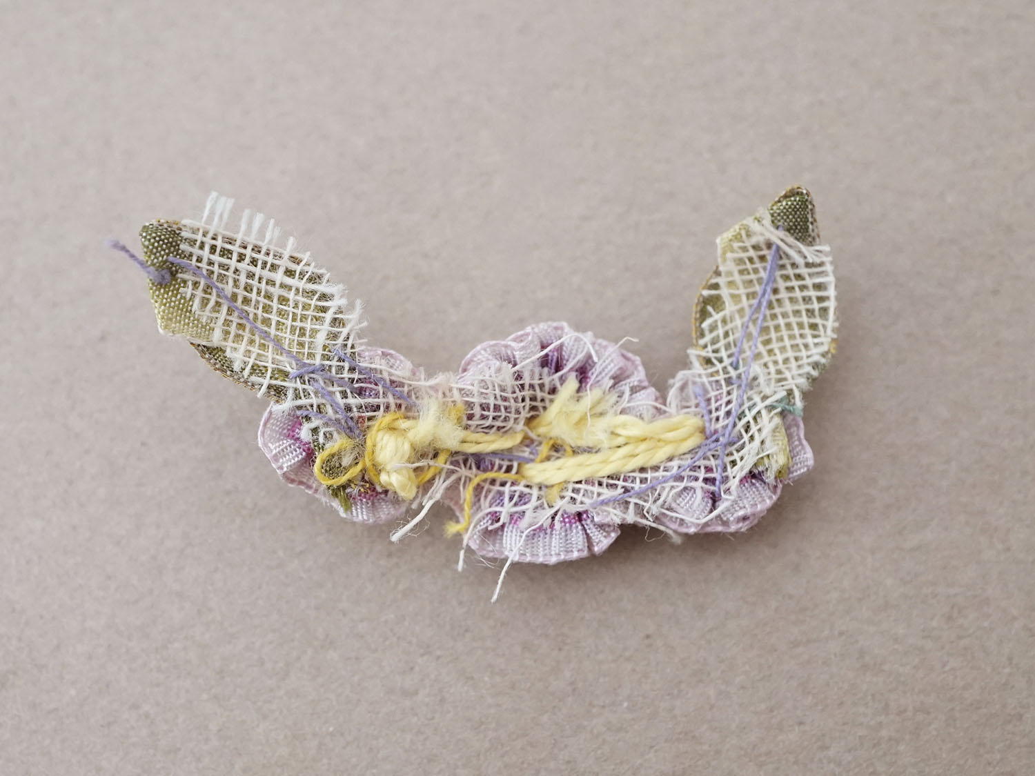 画像5: アンティーク シルク製 小さなロココモチーフ 紫色 (5)