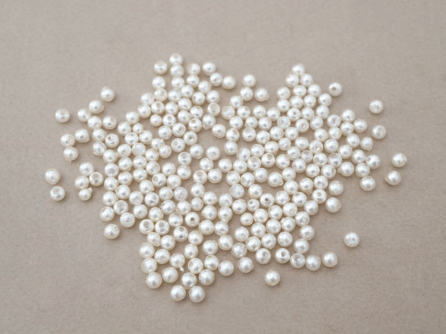 画像2: 1920年頃 アンティーク スフレビーズ フェイクパール 4.5mm 約230ピース 吹きガラス製 ビーズ (2)
