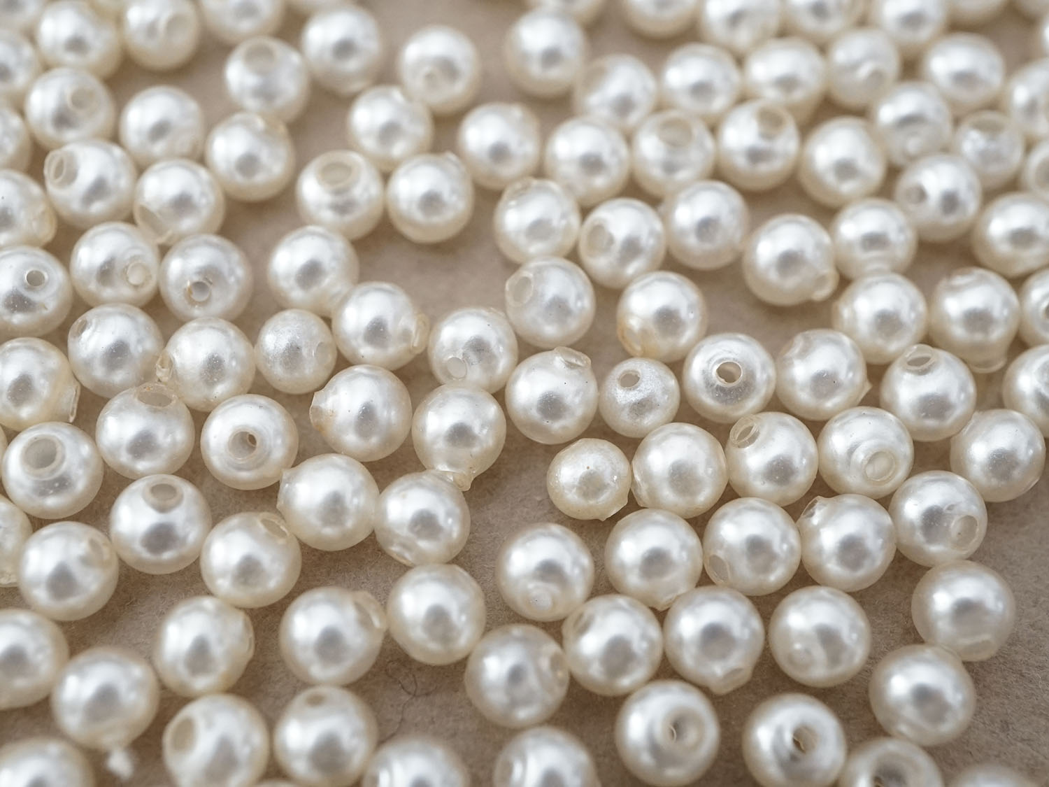 画像3: 1920年頃 アンティーク スフレビーズ フェイクパール 4.5mm 約230ピース 吹きガラス製 ビーズ (3)