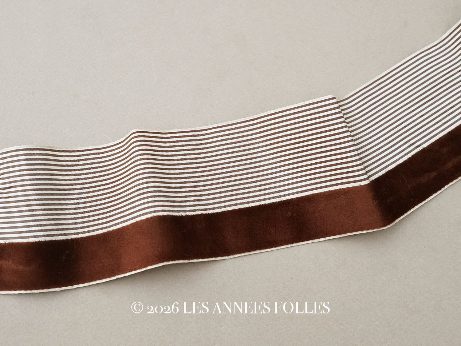 画像1: 1900年頃 アンティーク シルク製 リボン ストライプ ブラウンのベルベット  2.4m (1)