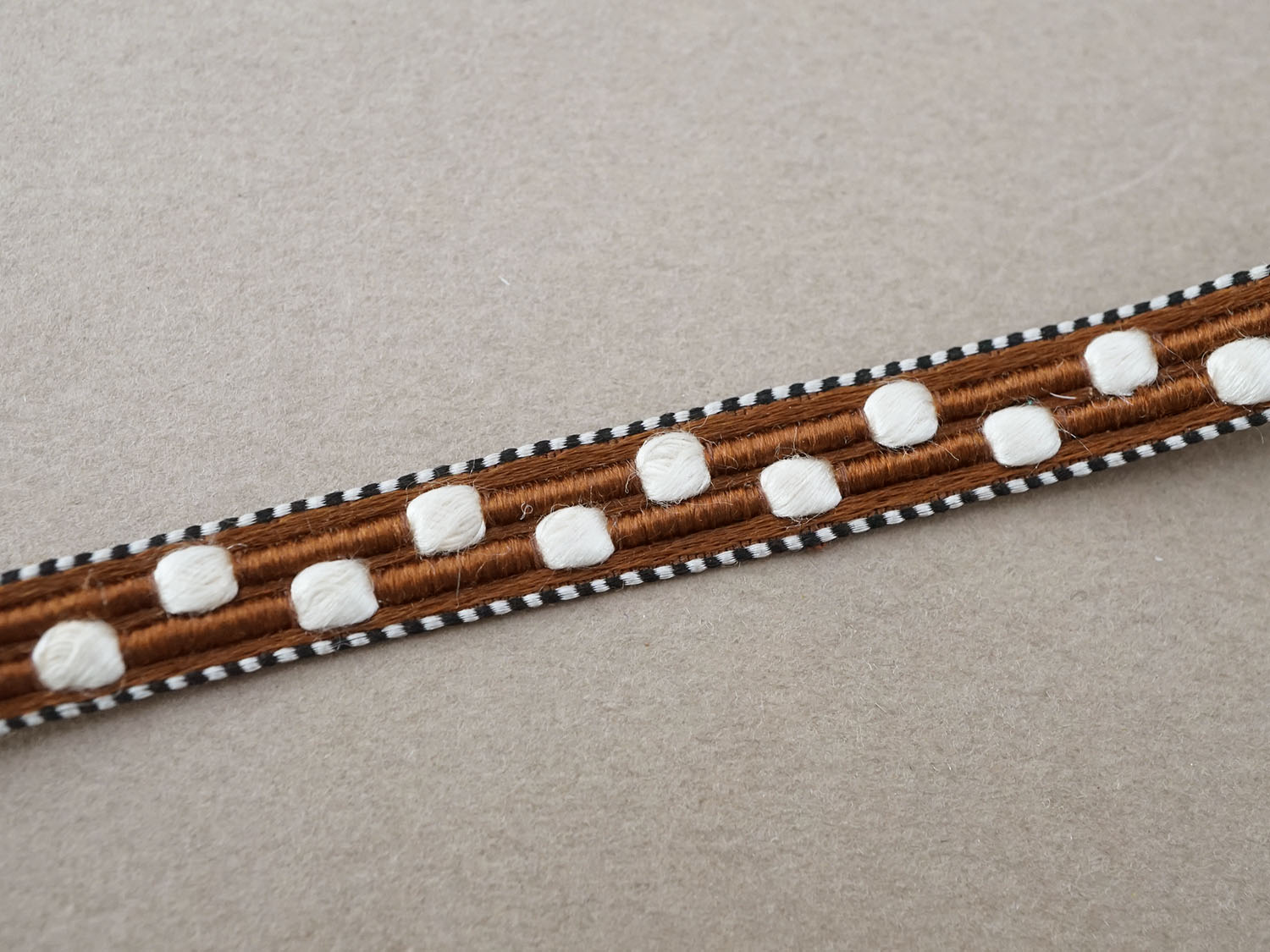 画像2: アンティーク トリム ドット刺繍  ホワイト＆ブラウン&黒  8mm幅 1.65m  (2)