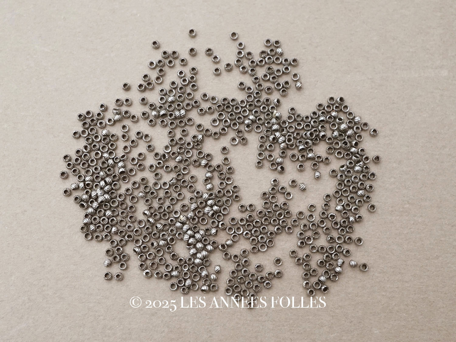 画像2: 19世紀末 アンティーク メタルビーズ ひねり模様入り シルバー  (2)